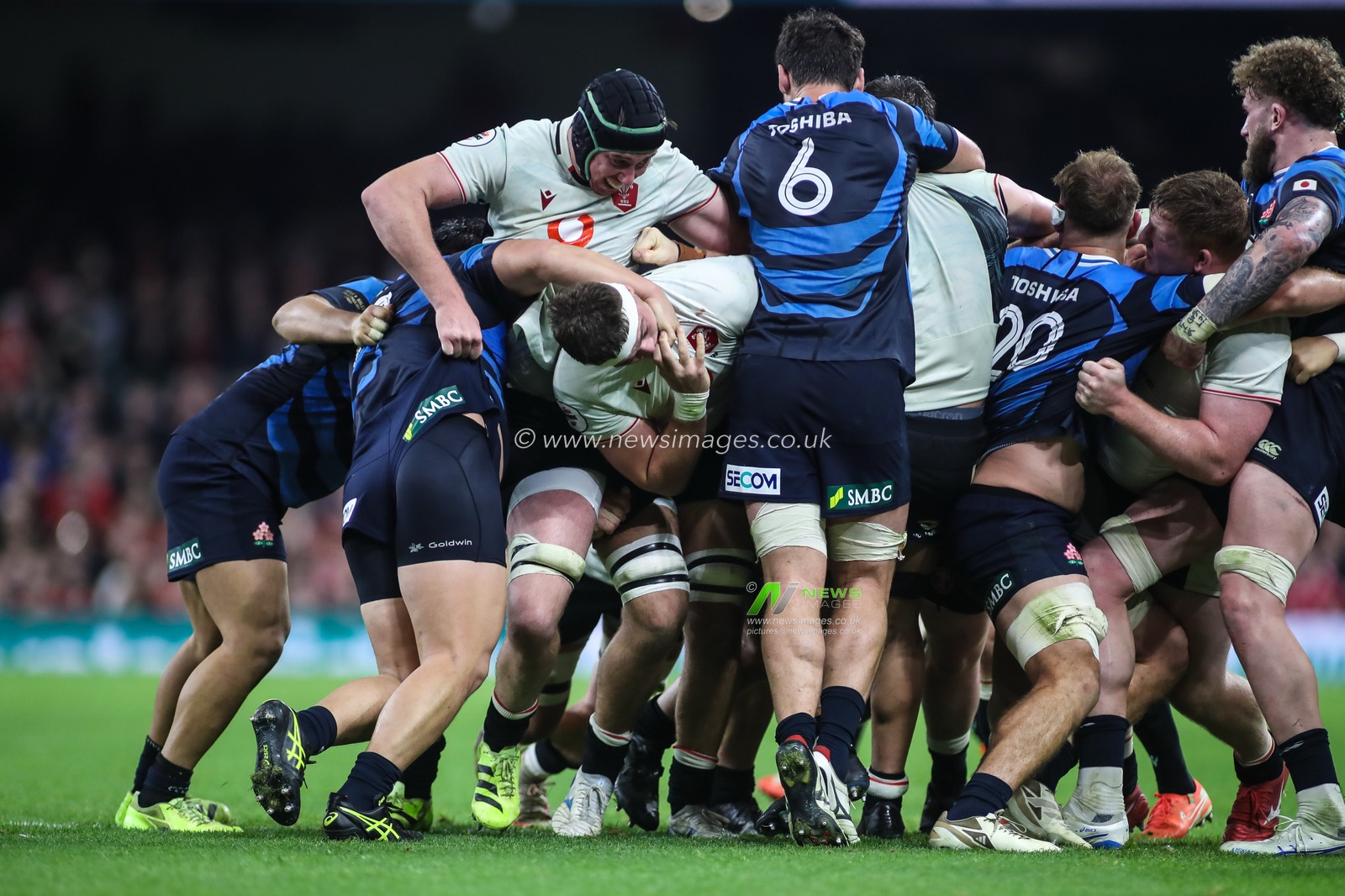 Wales drive forward during the Quilter Nations Series 2025 match Wales vs Japan at Principality Stadium, Cardiff, United Kingdom, 15th November 2025

(Photo by Andrew Lewis/News Images)

*** GER AUT SUI OUT ***