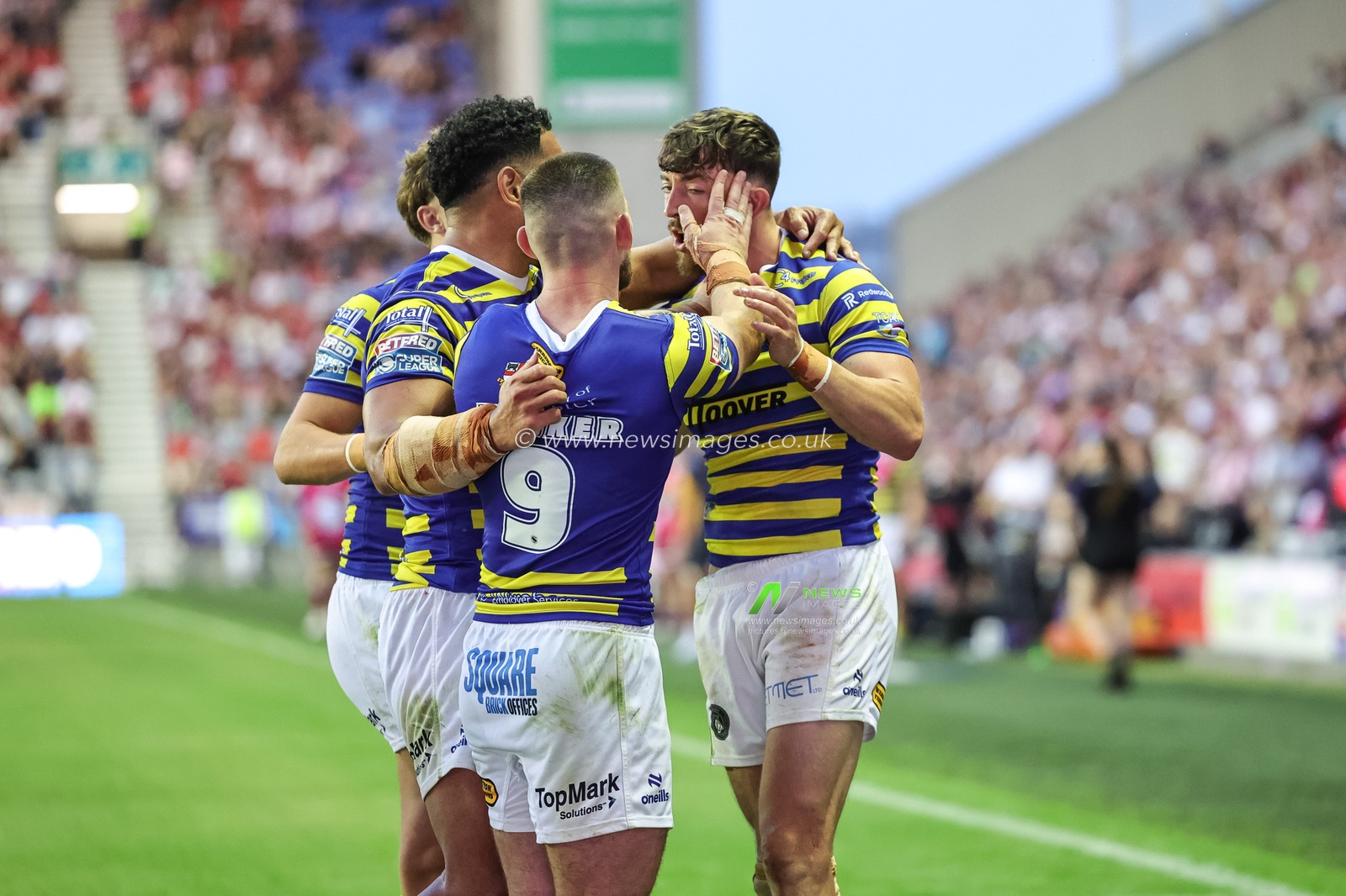 Matty Ashton of Warrington Wolves celebrates his try during the Betfred Super League round 18 match Wigan Warriors vs Warrington Wolves at The Brick Community Stadium, Wigan, United Kingdom on 10 July 2026

(Photo by Mark Cosgrove/News Images)