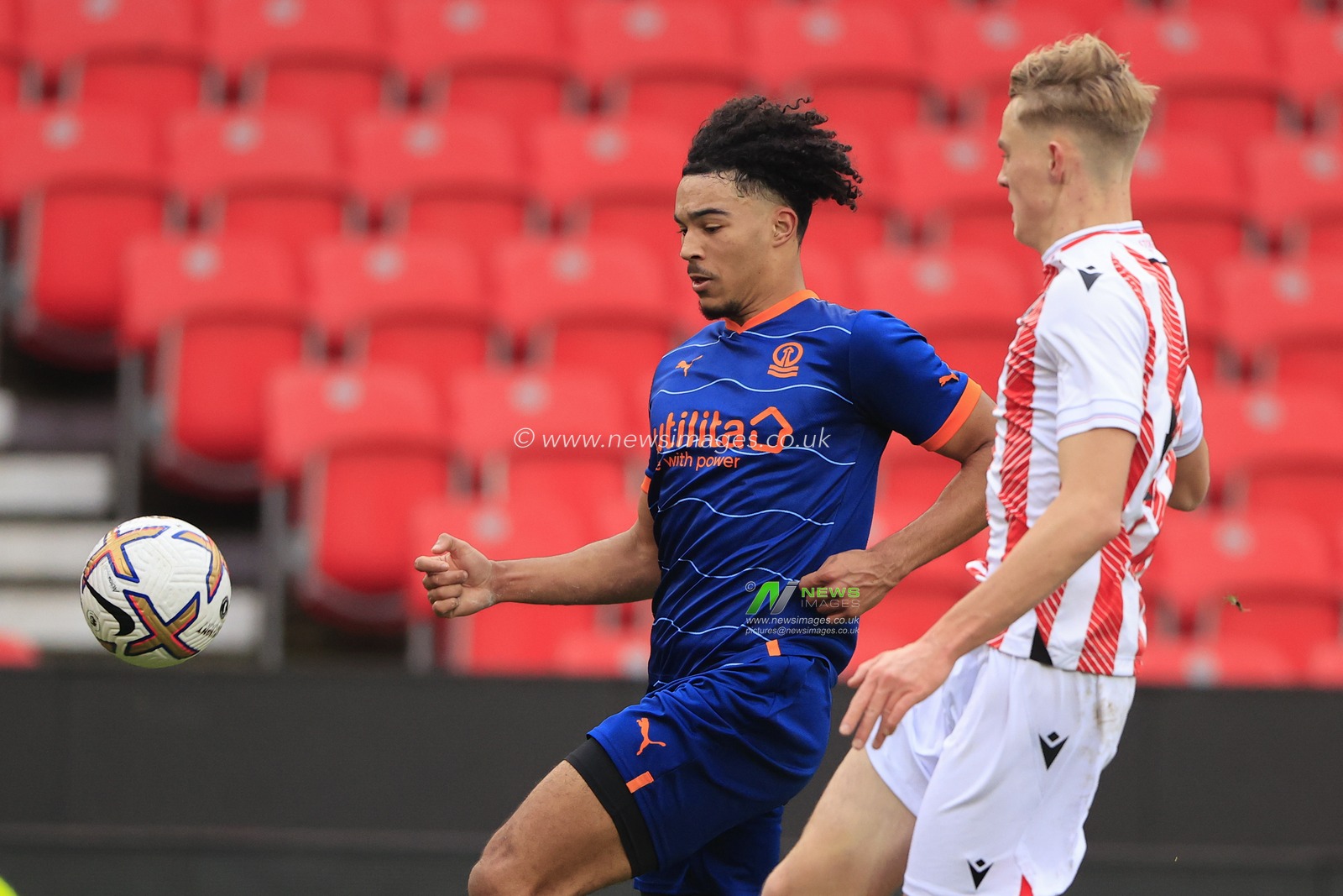 Taylor Bowen of Blackpool in action during  the FA Youth Cup Third Round Proper match Stoke City U18 vs Blackpool U18 at Bet365 Stadium, Stoke-on-Trent, United Kingdom, 17th December 2022

(Photo by Conor Molloy/News Images)