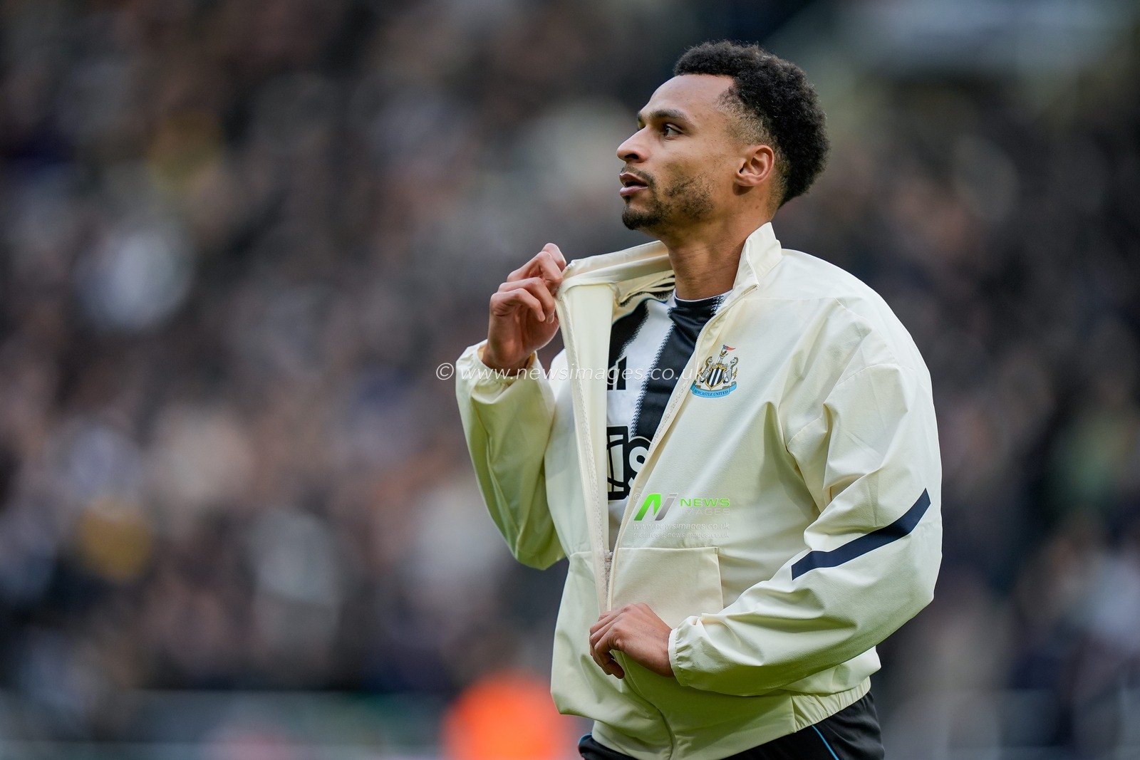 Jacob Murphy of Newcastle United during the Premier League match Newcastle United vs Chelsea at St. James's Park, Newcastle, United Kingdom, 20th December 2025

(Photo by Maynard Manyowa/News Images)

*** GER AUT SUI OUT ***