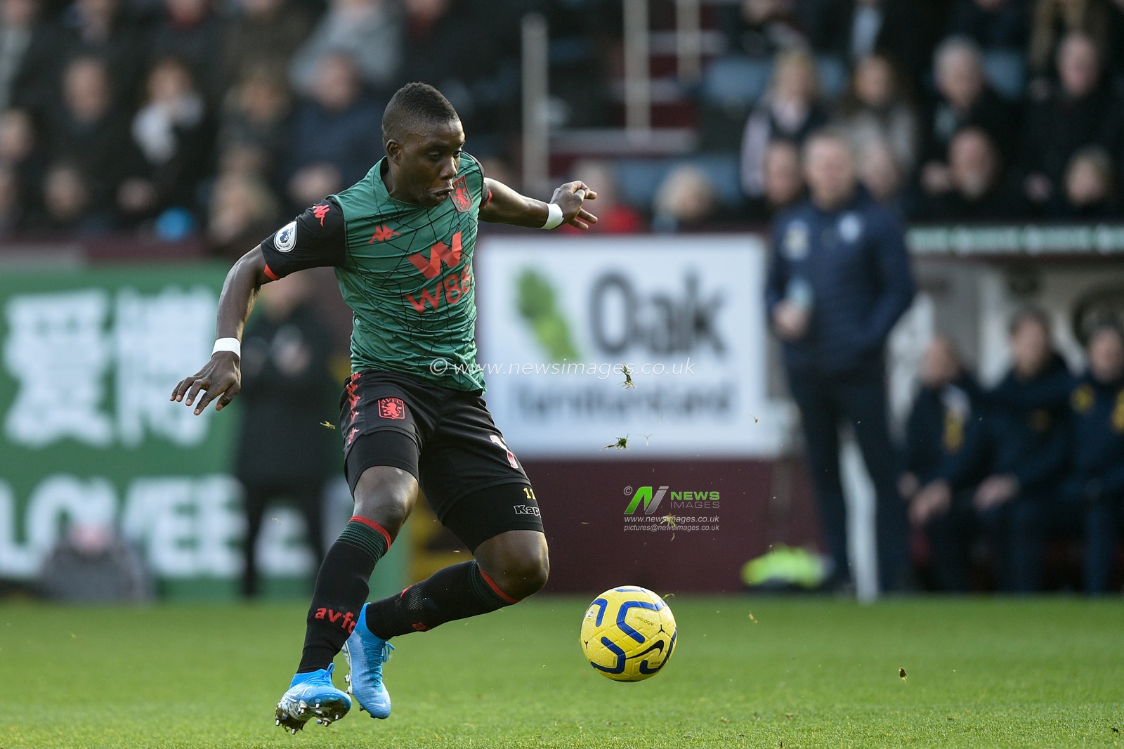 1st January 2020, Turf Moor, Burnley, England; Premier League, Burnley v Aston Villa : Marvelous Nakamba (11) of Aston Villa in action during the game.

Credit: Richard Long/News Images