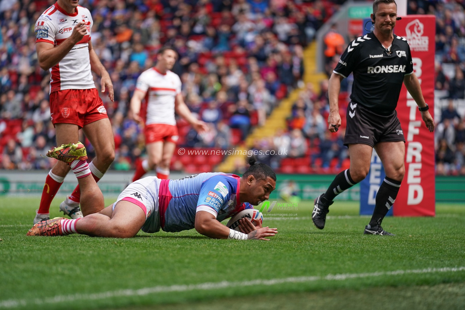Salford Red Devils's Pauli Pauli scores his sides second try

26th May 2019 , Anfield Stadium, Liverpool, England; Dacia Magic Weekend, Betfred Super League Round 16, Salford Red Devils vs Hull RK ; 

Credit: Terry Donnelly/News Images