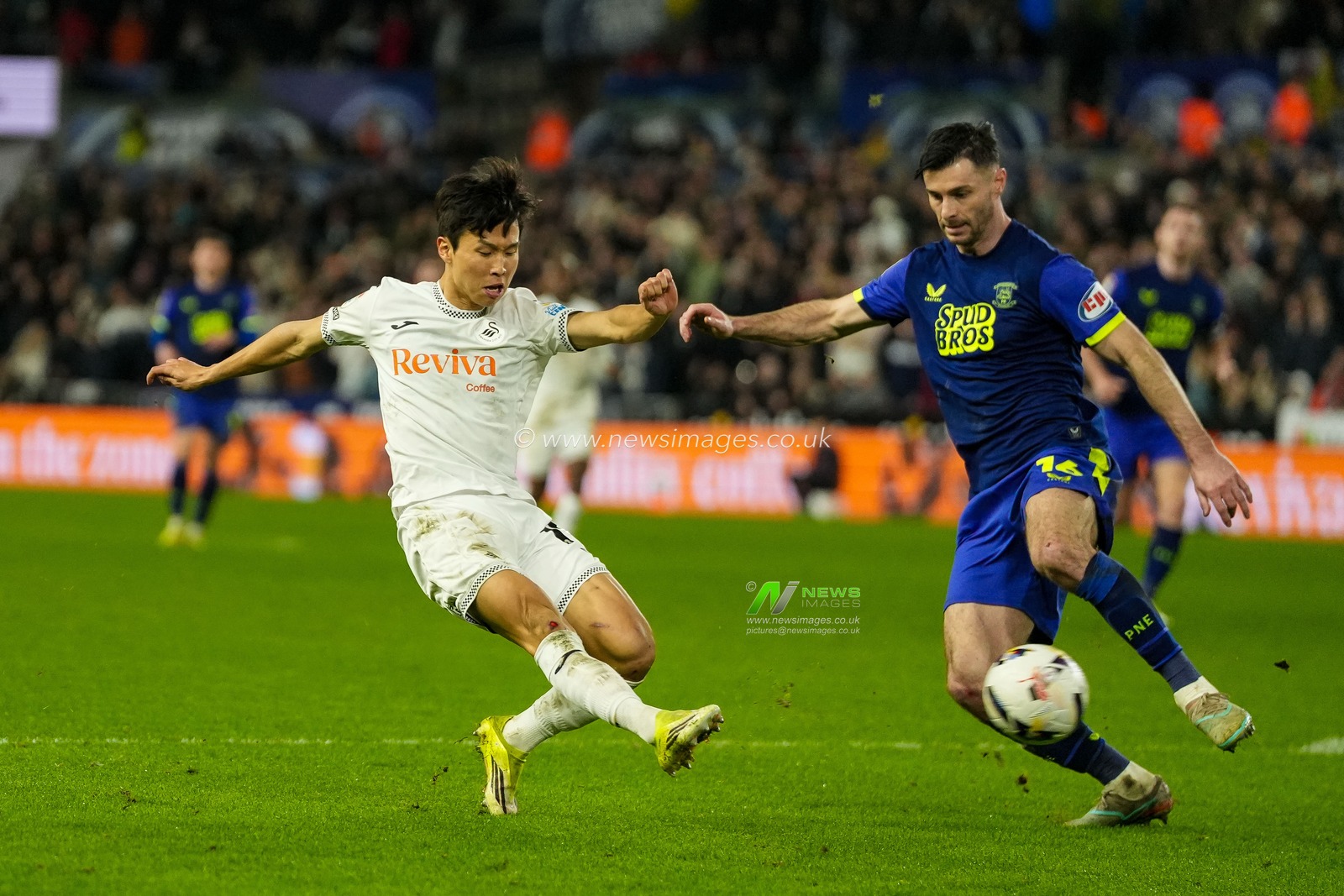 Eom Ji-Sung of Swansea City has a shot on goal during the Sky Bet Championship match Swansea City vs Preston North End at Swansea.com Stadium, Swansea, United Kingdom on 24 February 2026

(Photo by Andrew Lewis/News Images)