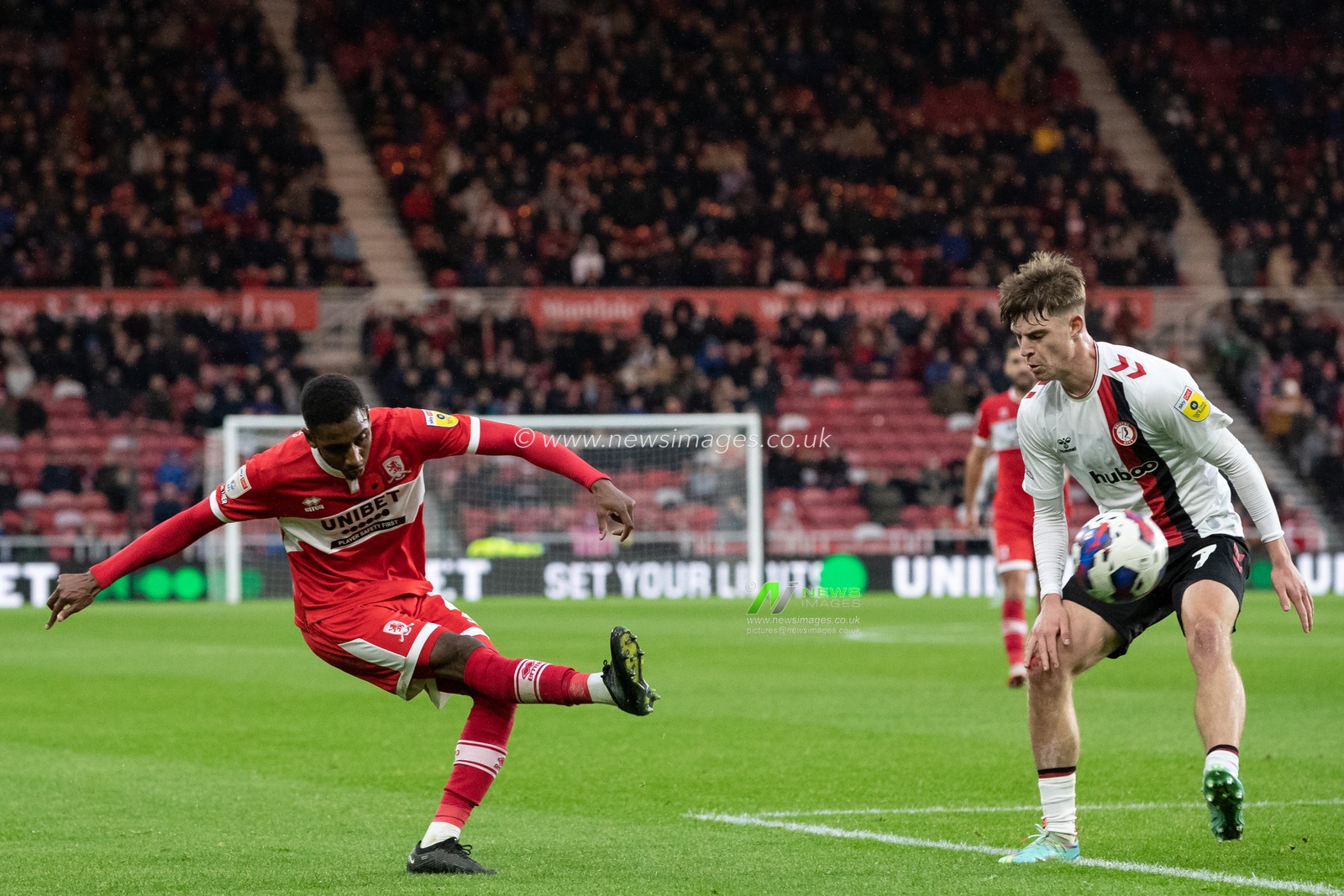 Isaiah Jones #2 of Middlesbrough whips a cross in during the Sky Bet Championship match Middlesbrough vs Bristol City at Riverside Stadium, Middlesbrough, United Kingdom, 5th November 2022

(Photo by James Heaton/News Images)