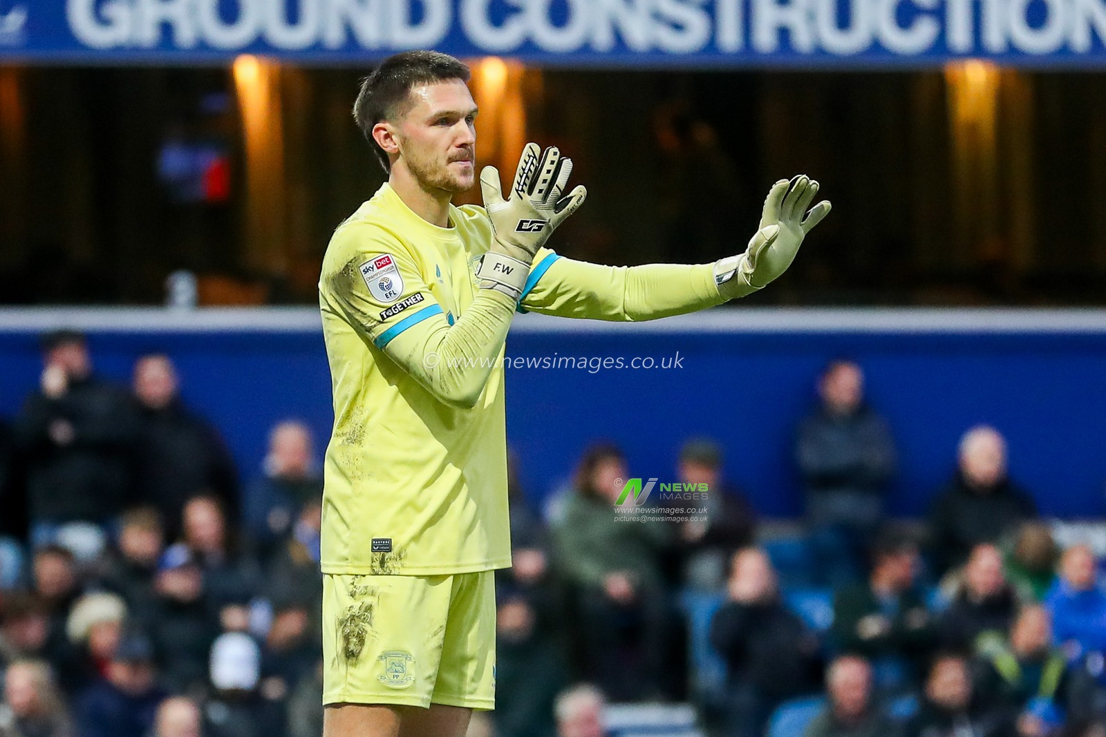 Freddie Woodman of Preston North End gives the team instructions during the Sky Bet Championship match Queens Park Rangers vs Preston North End at Matrade Loftus Road, London, United Kingdom, 21st December 2024

(Photo by Izzy Poles/News Images)
