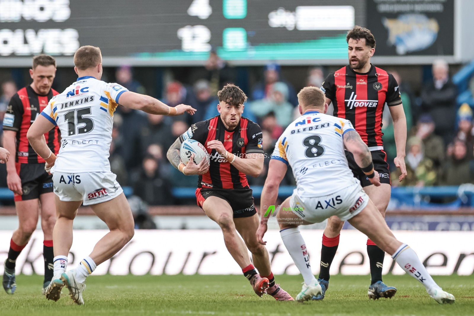 Matty Ashton of Warrington Wolves looks for a way past Mikołaj Olędzki of Leeds Rhinos during the Betfred Super League round 6 match Leeds Rhinos vs Warrington Wolves at AMT Headingley Stadium, Leeds, United Kingdom on 29 March 2026

(Photo by Mark Cosgrove/News Images)