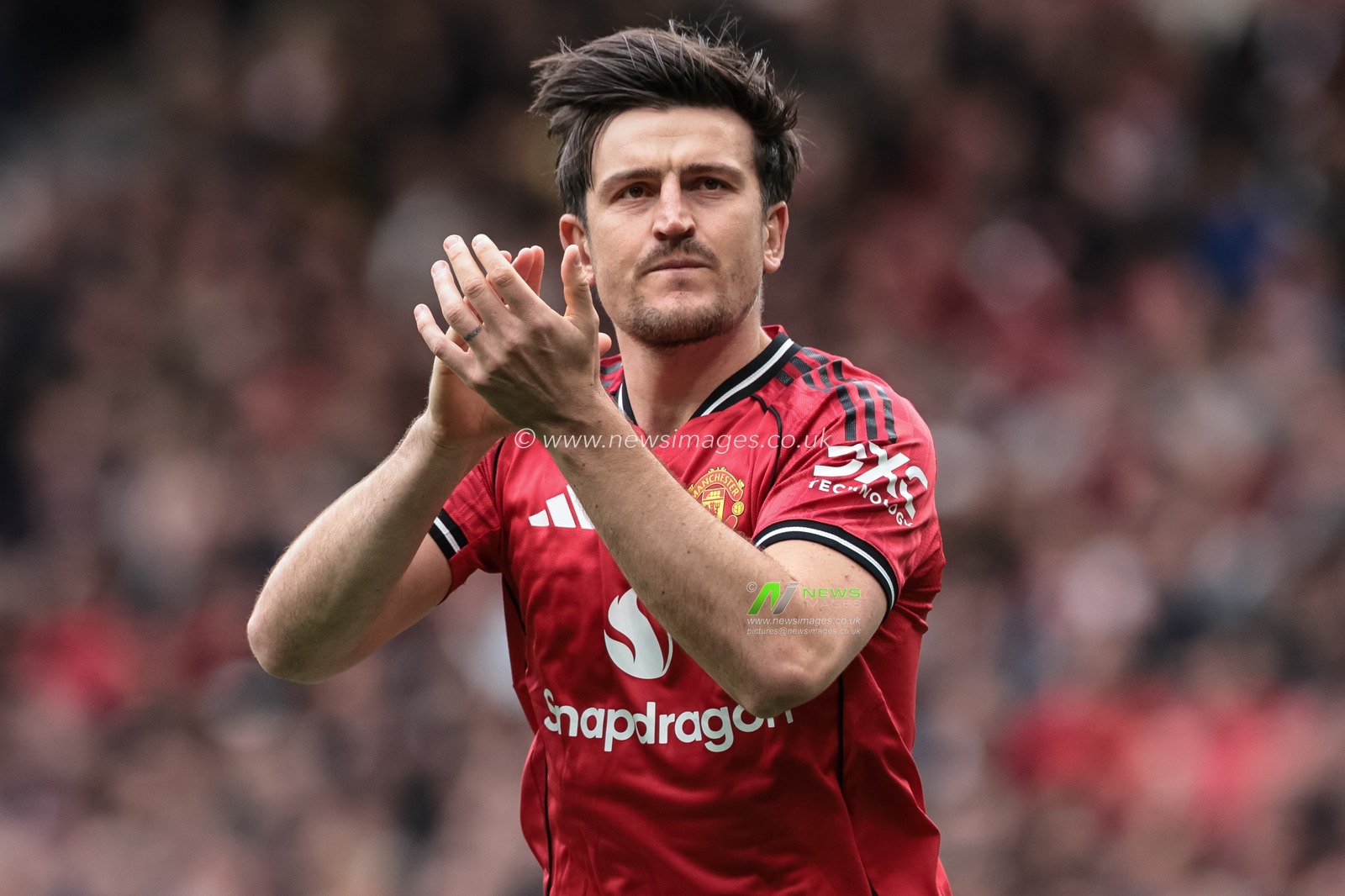 Harry Maguire of Manchester United applauds the fans during the Premier League match Manchester United vs Liverpool at Old Trafford, Manchester, United Kingdom on 03 May 2026

(Photo by Mark Cosgrove/News Images)