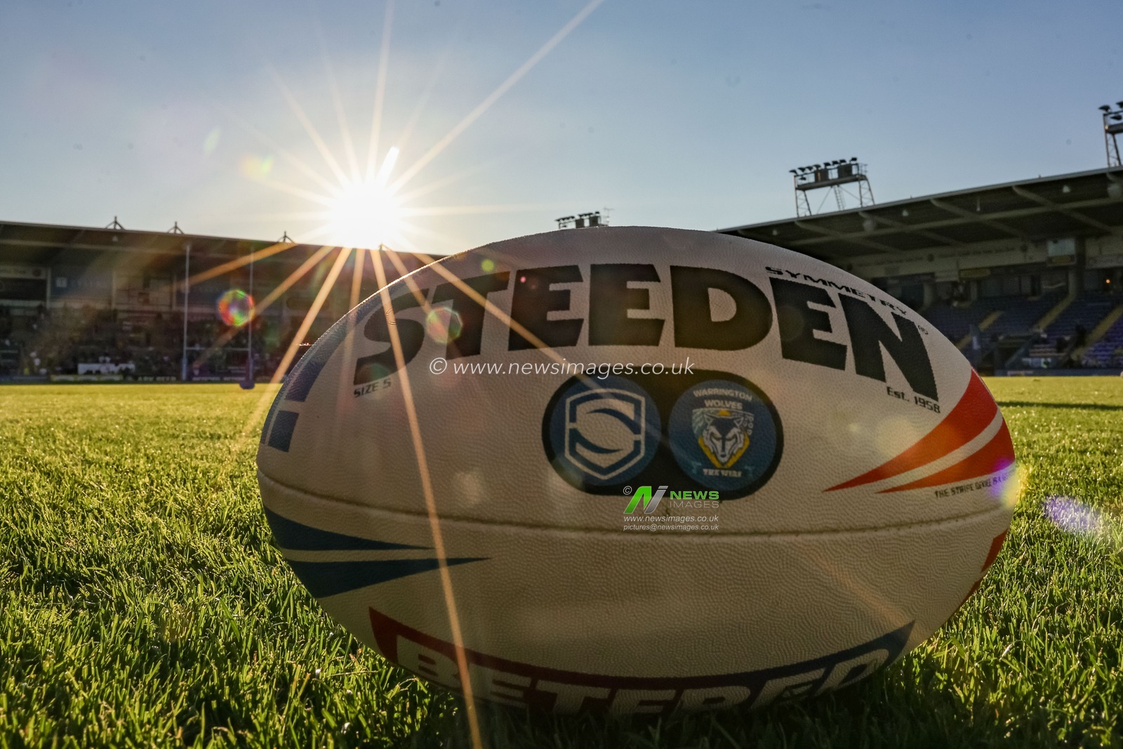 Betfred Steeden trading ball during the Betfred Super League Round 22 match Warrington Wolves vs Catalans Dragons at Halliwell Jones Stadium, Warrington, United Kingdom, 14th August 2025

(Photo by Mark Cosgrove/News Images)