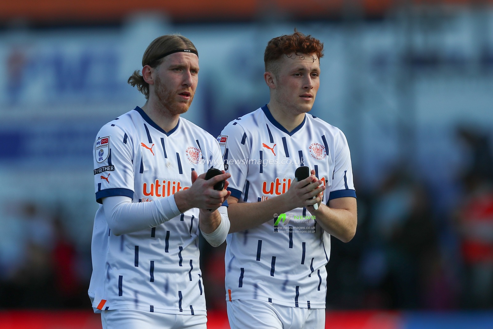 Josh Bowler #11 of Blackpool and Sonny Carey #16 of Blackpool applauds the travelling fans after the Sky Bet Championship match Luton Town vs Blackpool at Kenilworth Road, Luton, United Kingdom, 10th April 2023

(Photo by Gareth Evans/News Images)