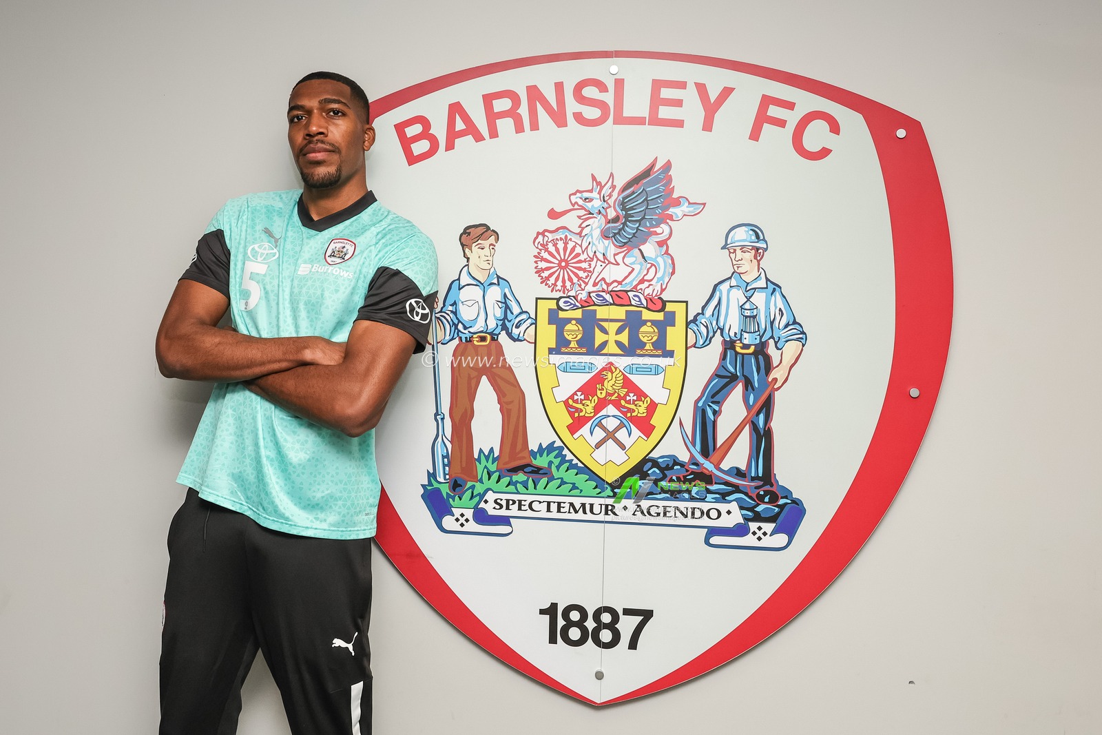 Donovan Pines signs for Barnsley FC on a free until 2025 transfer for at Oakwell, Barnsley, United Kingdom, 13th January 2024

(Photo by Mark Cosgrove/News Images)