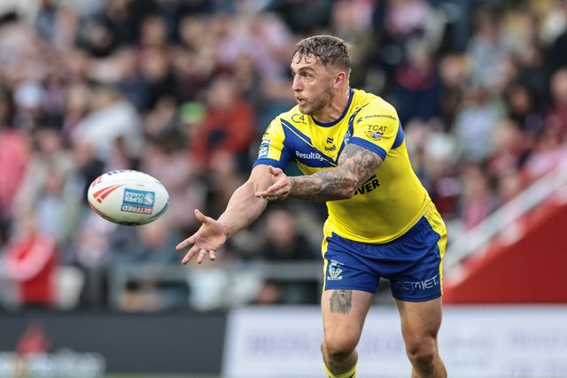 Sam Powell of Warrington Wolves offloads the ball during the Betfred Super League Round 20 Leigh Leopards vs Warrington Wolves at Leigh Sports Village, Leigh, United Kingdom, 1st August 2025

(Photo by Mark Cosgrove/News Images)