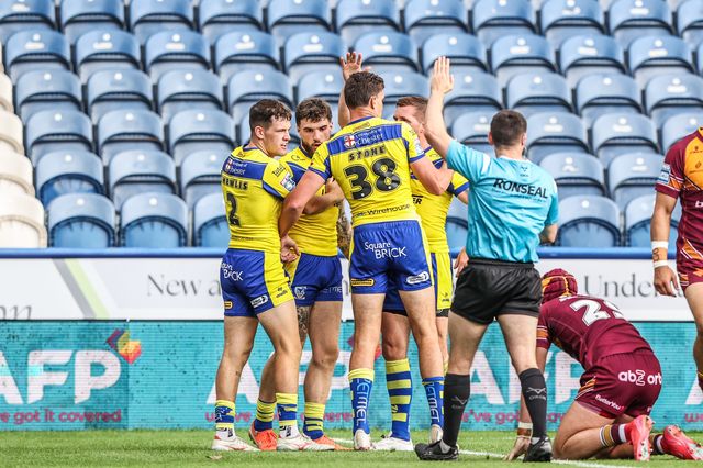 Connor Wrench of Warrington Wolves celebrates his goal to make it during the Betfred Super League Round 23 match Huddersfield Giants vs Warrington Wolves at Accu Stadium, Huddersfield, United Kingdom, 24th August 2025

(Photo by Alfie Cosgrove/News Images)