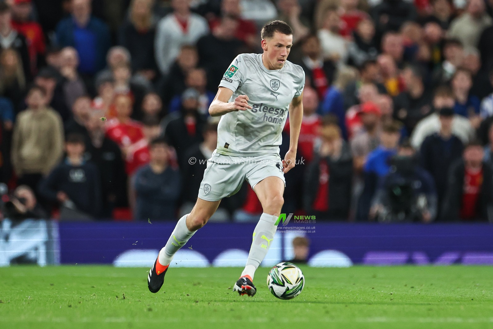 MaÃ«l de Gevigney of Barnsley makes a break with the ball  during the Carabao Cup 3rd Round match Manchester United vs Barnsley at Old Trafford, Manchester, United Kingdom, 17th September 2024

(Photo by Mark Cosgrove/News Images)
