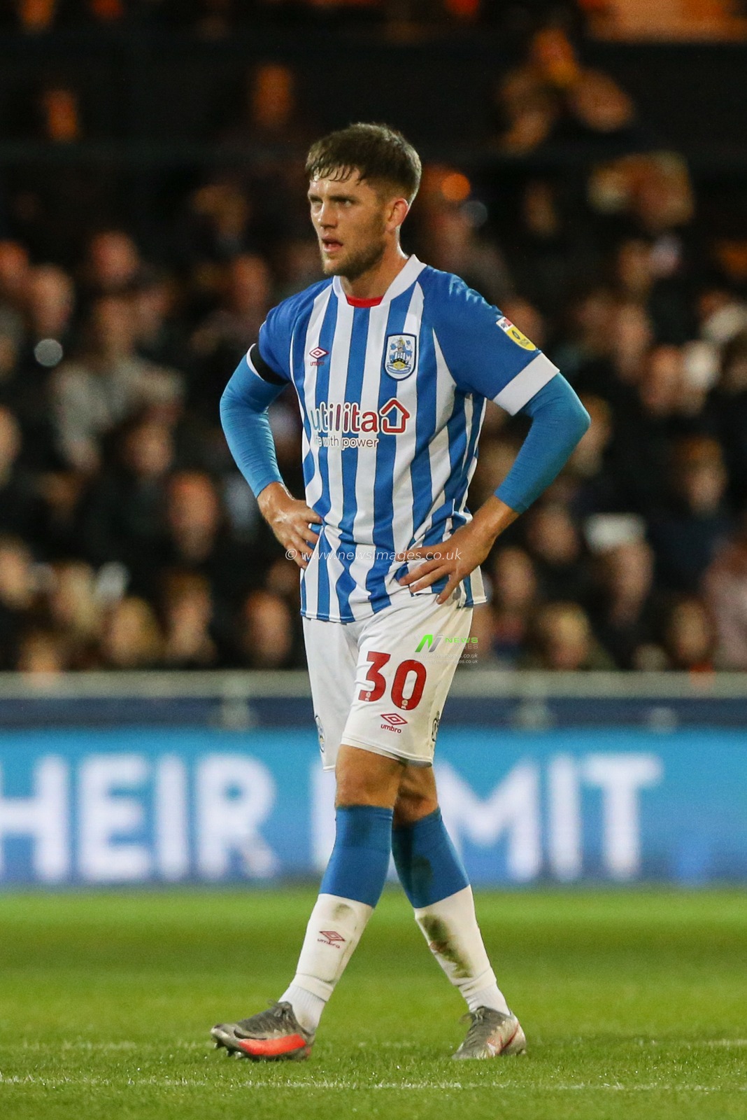 Ben Jackson #30 of Huddersfield Town during the Sky Bet Championship match Luton Town vs Huddersfield Town at Kenilworth Road, Luton, United Kingdom, 4th October 2022

(Photo by Arron Gent/News Images)