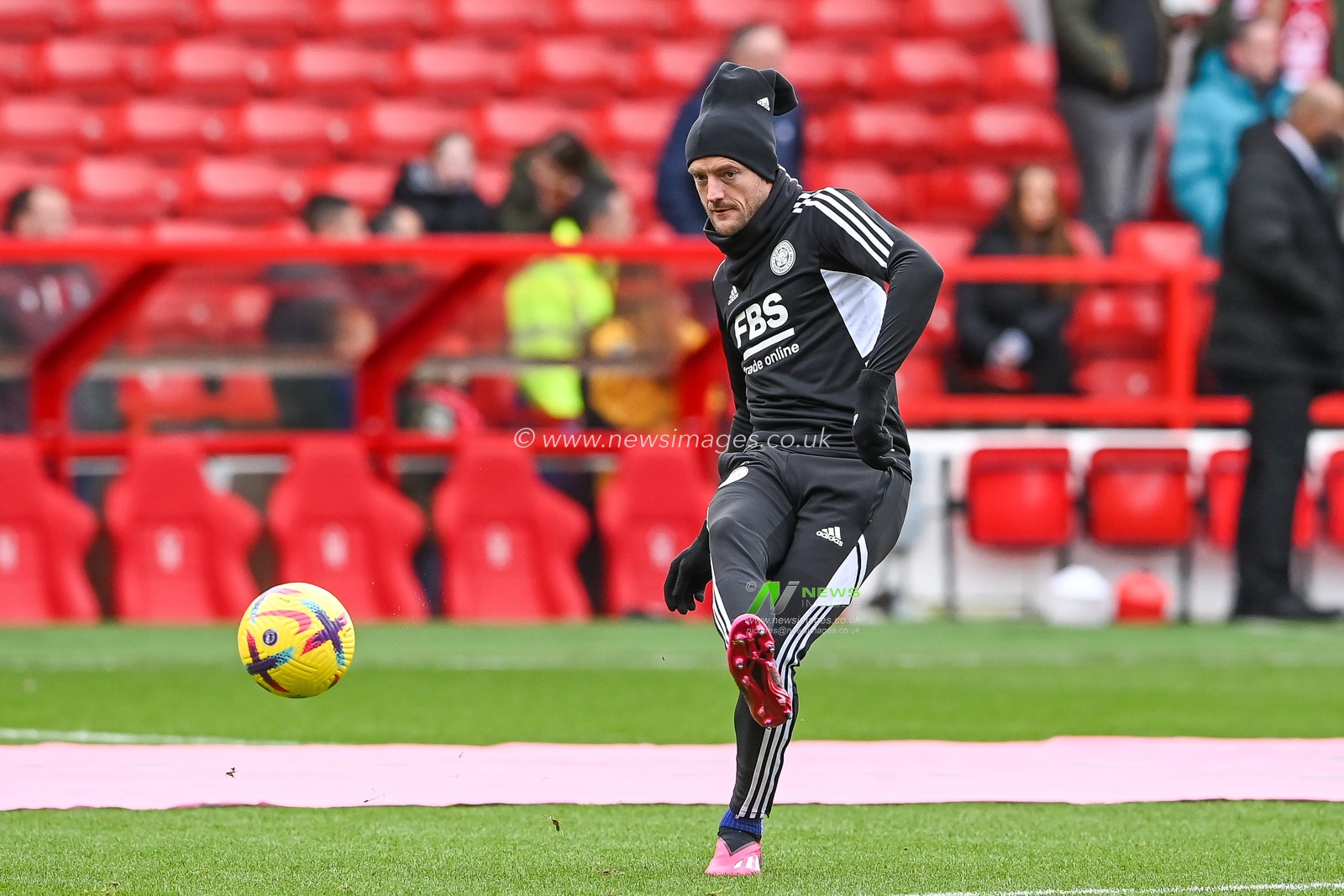 Jamie Vardy #9 of Leicester City during the pre-game warmup ahead of the Premier League match Nottingham Forest vs Leicester City at City Ground, Nottingham, United Kingdom, 14th January 2023

(Photo by Craig Thomas/News Images)