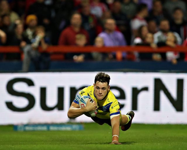 Josh Thewlis of Warrington Wolves scores a try during the Betfred Super League round 27 match Hull KR vs Warrington Wolves at Sewell Group Craven Park, Kingston upon Hull, United Kingdom, 18th September 2025(Photo by Sam Eaden/News Images)