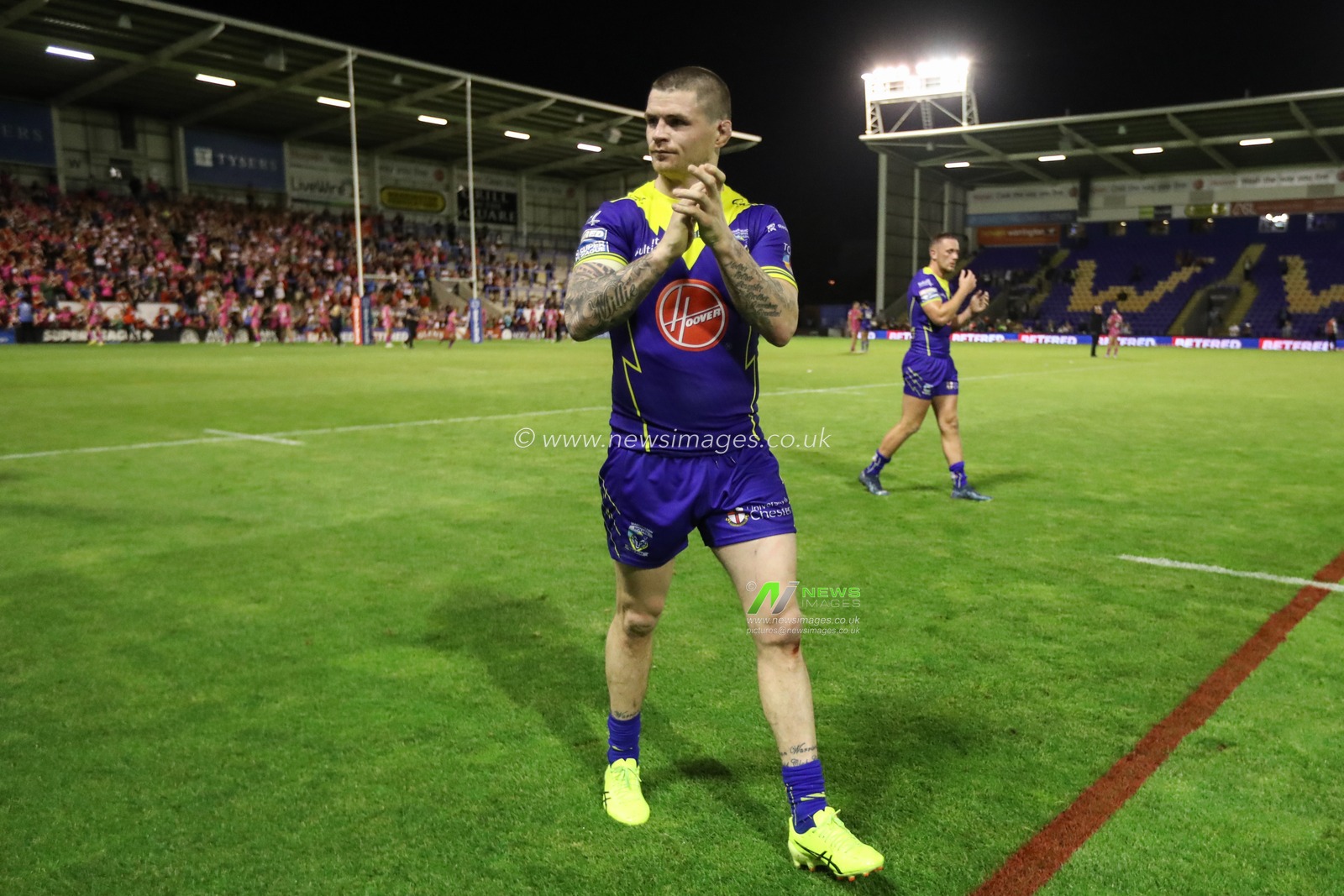 John Bateman of Warrington Wolves applauds the home fans after the game during the Betfred Super League Round 20 match Warrington Wolves vs Hull KR at Halliwell Jones Stadium, Warrington, United Kingdom, 2nd August 2024

(Photo by Alfie Cosgrove/News Images)