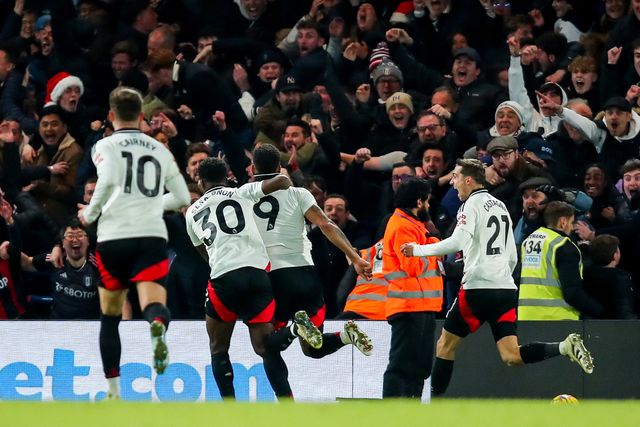 Rodrigo Muniz of Fulham celebrates his goal with teammates to make it 1-2 during the Premier League match Chelsea vs Fulham at Stamford Bridge, London, United Kingdom, 26th December 2024

(Photo by Izzy Poles/News Images)