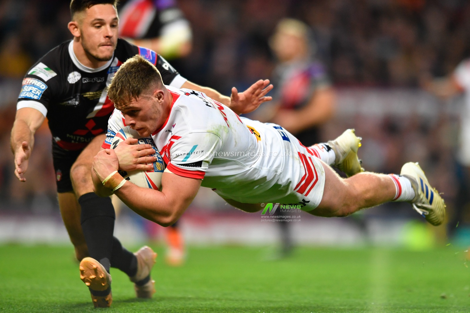 12th October 2019, Old Trafford, Manchester, England; The Grand Final 2019, Saint Helens v Salford Red Devils : Morgan Knowles (15) of Saint Helens diving for a try 

Credit: Simon Whitehead/News Images
