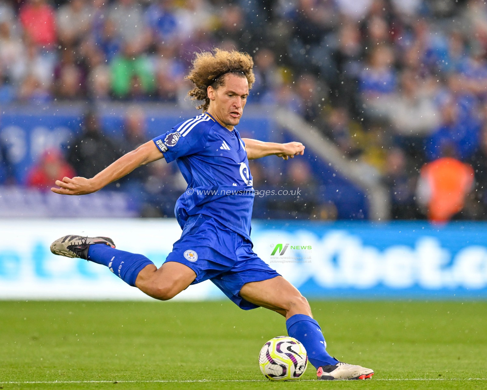 Wout FAES (Leicester City) crosses the ball  during the Premier League match Leicester City vs Everton at King Power Stadium, Leicester, United Kingdom, 21st September 2024

(Photo by Mark Dunn/News Images)