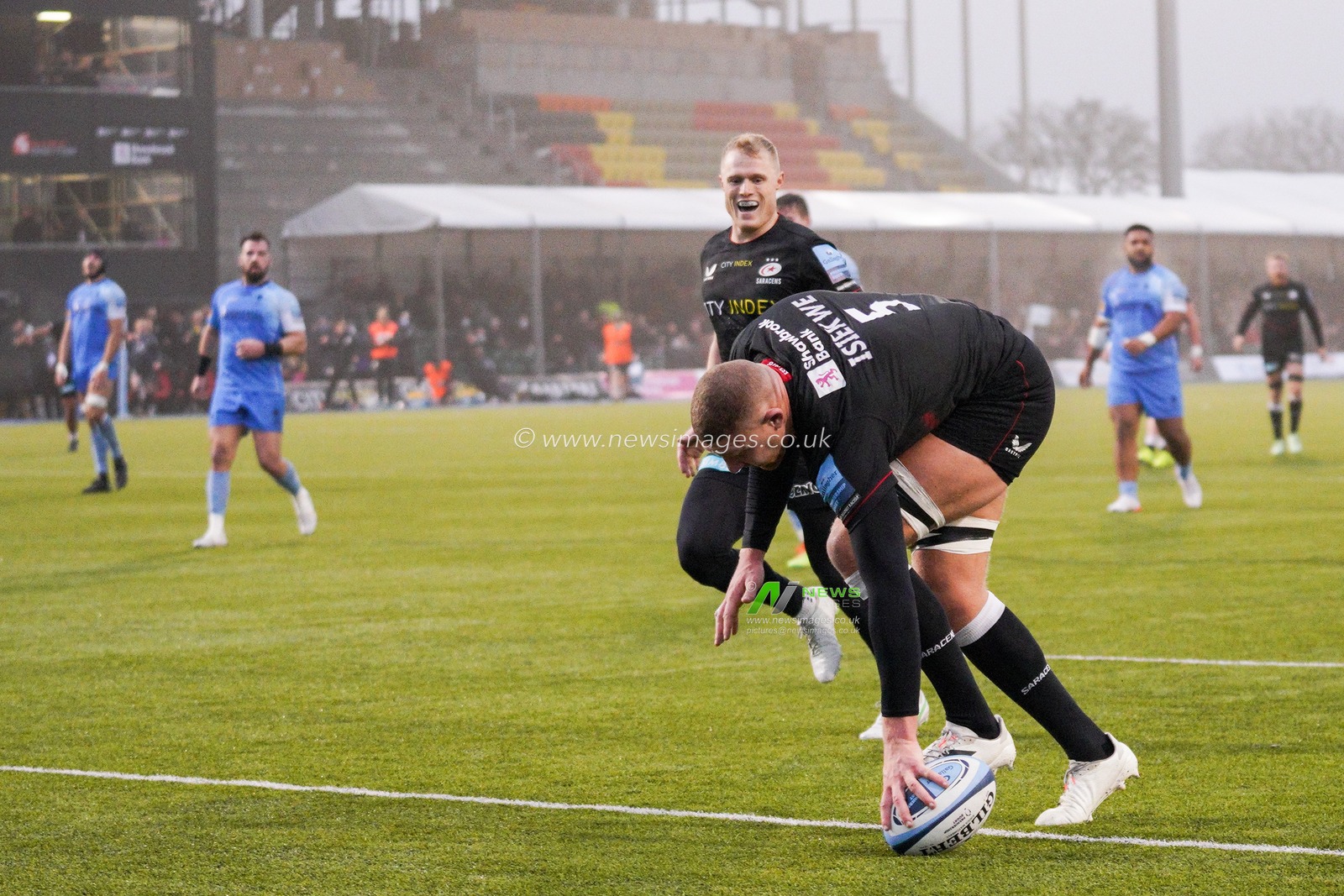 Nick Isiekwe #5 of Saracens scores a try