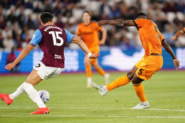 Marshall Munetsi of Wolverhampton Wanderers scores to make it 2-1 during the Sky Bet Championship match West Ham United vs Wolverhampton Wanderers at London Stadium, London, United Kingdom on 01 September 2026

(Photo by Harvey Murphy/News Images)