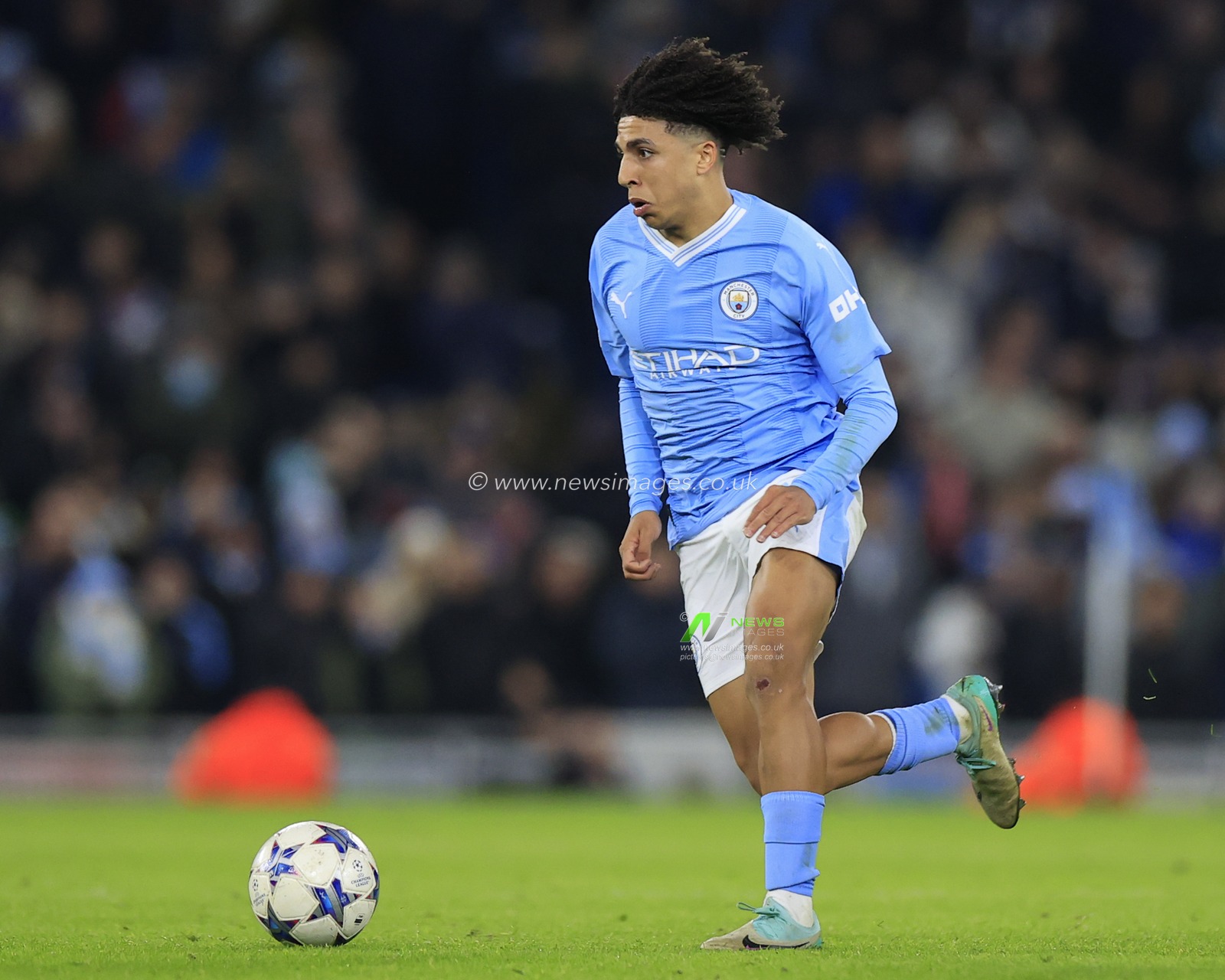Rico Lewis #82 of Manchester City runs with the ball during the UEFA Champions League Group G match Manchester City vs RB Leipzig at Etihad Stadium, Manchester, United Kingdom, 28th November 2023

(Photo by Conor Molloy/News Images)
