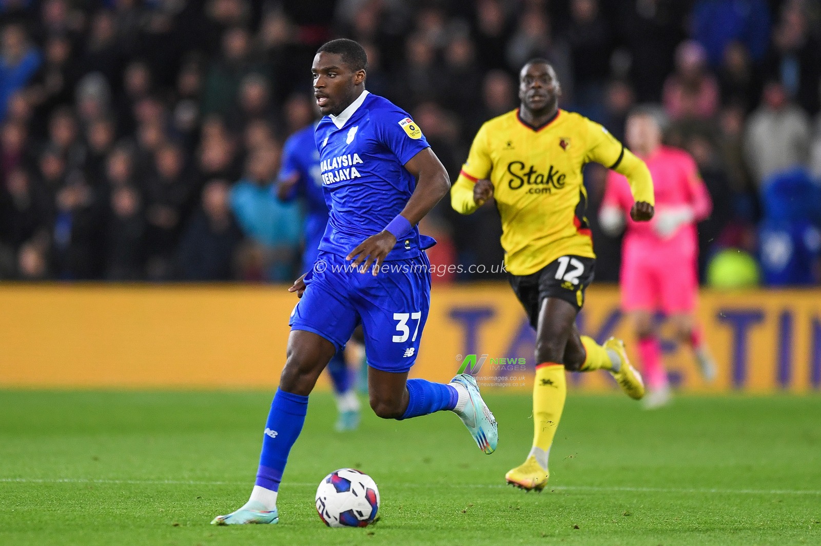 Niels Nkounkou #37 of Cardiff City  during the Sky Bet Championship match Cardiff City vs Watford at Cardiff City Stadium, Cardiff, United Kingdom, 2nd November 2022

(Photo by Mike Jones/News Images)