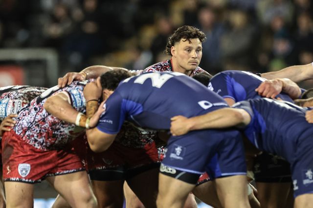 Lachlan Lam of Leigh Leopards peeps over the scrum during the Betfred Super League round 6 match Leigh Leopards vs Toulouse at Leigh Sports Village, Leigh, United Kingdom on 28 March 2026

(Photo by Mark Cosgrove/News Images)