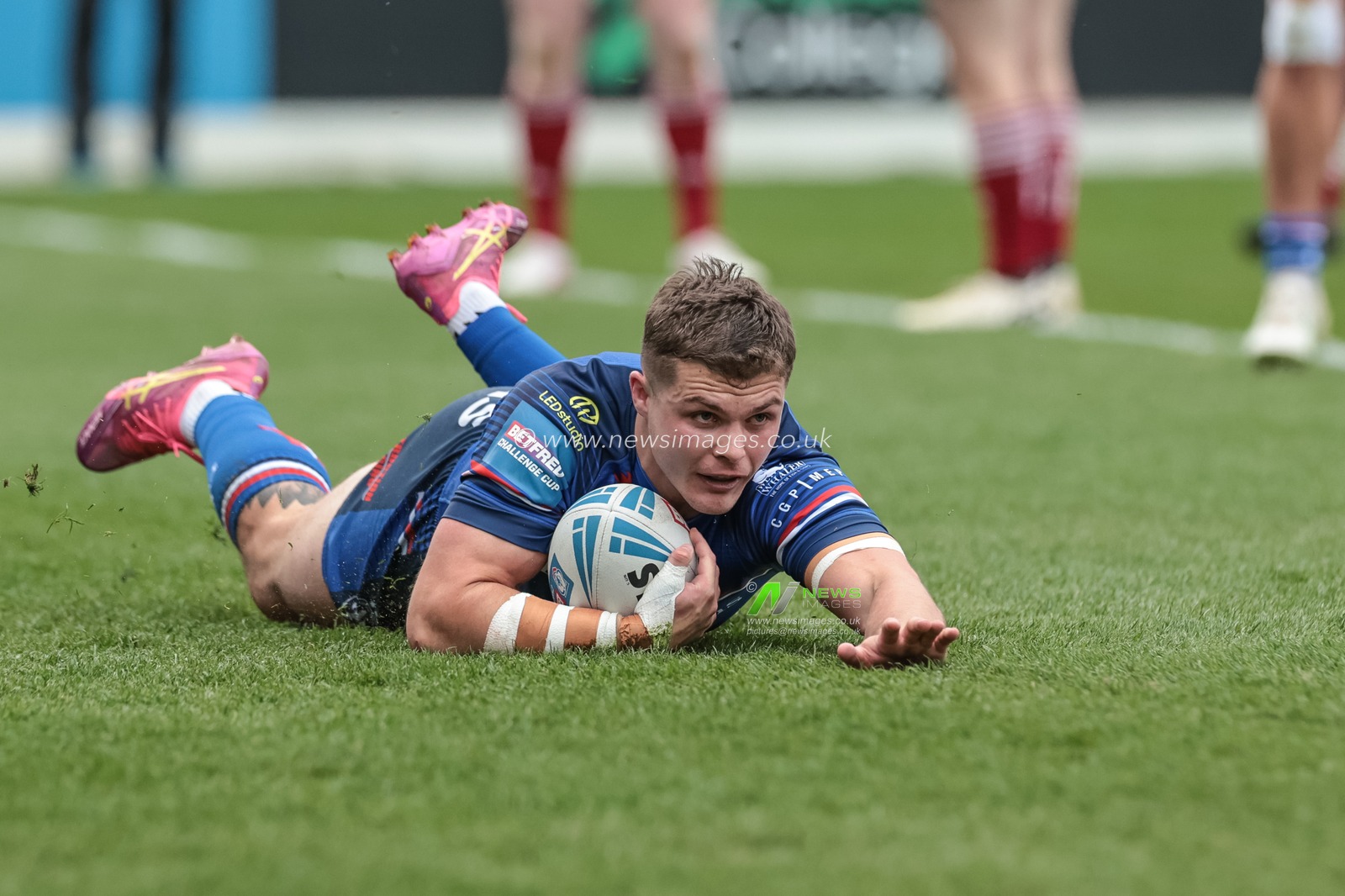 Cameron Scott of Wakefield Trinity goes over for a try during the Betfred Challenge Cup Quarter Final match Wakefield Trinity vs Wigan Warriors at DIY Kitchens Stadium, Wakefield, United Kingdom on 12 April 2026

(Photo by Mark Cosgrove/News Images)
