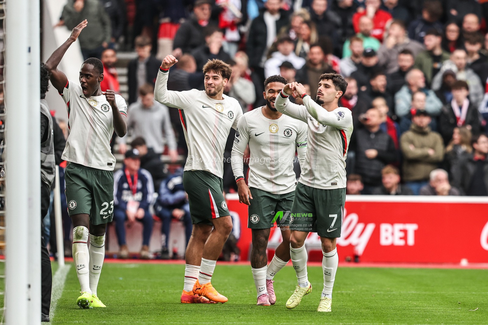 Pedro Neto of Chelsea celebrates his goal to make it 0-2 during the Premier League match Nottingham Forest vs Chelsea at City Ground, Nottingham, United Kingdom, 18th October 2025

(Photo by Alfie Cosgrove/News Images)