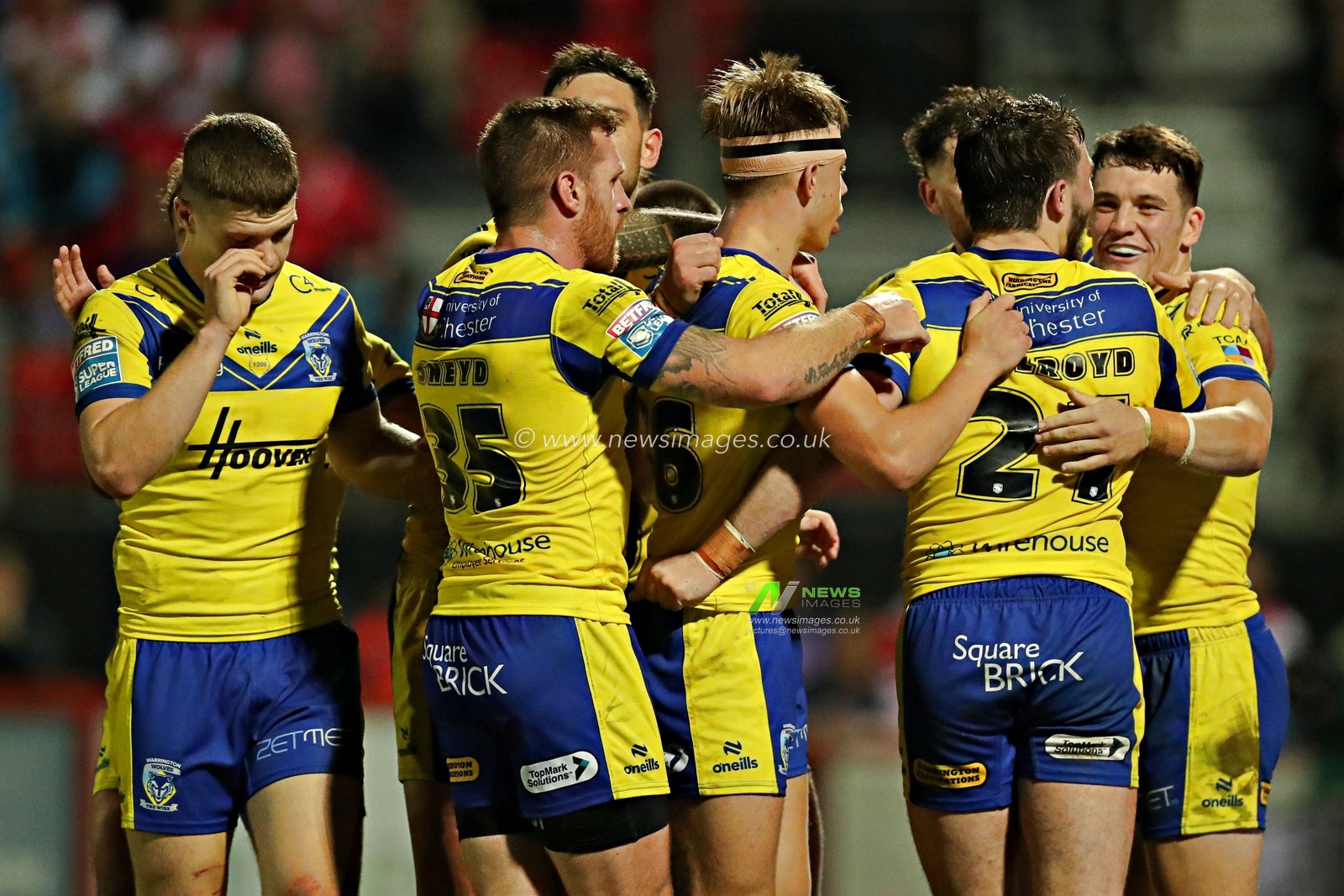 Adam Holroyd of Warrington Wolves celebrates his try during the Betfred Super League round 27 match Hull KR vs Warrington Wolves at Sewell Group Craven Park, Kingston upon Hull, United Kingdom, 18th September 2025(Photo by Sam Eaden/News Images)