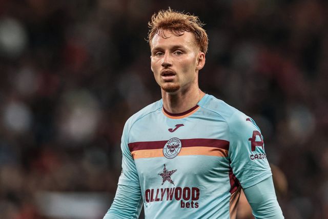 Sepp van den Berg of Brentford during the Premier League match Manchester United vs Brentford at Old Trafford, Manchester, United Kingdom on 27 April 2026

(Photo by Mark Cosgrove/News Images)