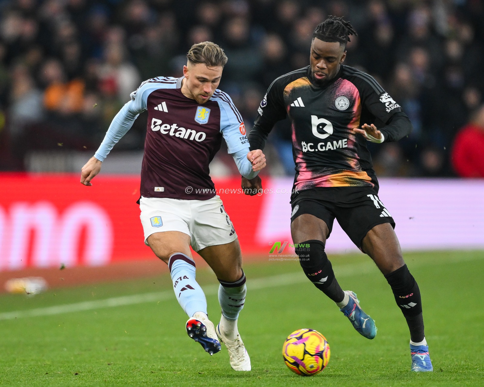 Matty Cash of Aston Villa and Stephy Mavididi of Leicester City battle for the ball during the Premier League match Aston Villa vs Leicester City at Villa Park, Birmingham, United Kingdom, 4th January 2025

(Photo by Craig Thomas/News Images)