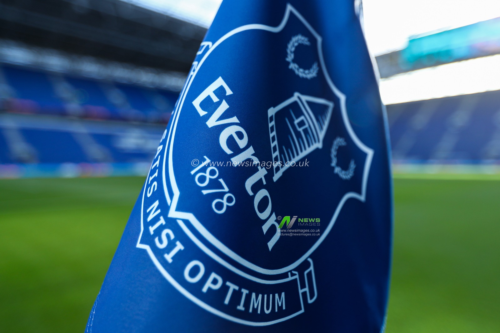 Everton corner flag displaying remembrance poppy ahead of the Premier League match Everton vs Fulham at Hill Dickinson Stadium, Liverpool, United Kingdom, 8th November 2025

(Photo by Jorge Horsted/News Images)

*** GER AUT SUI OUT ***