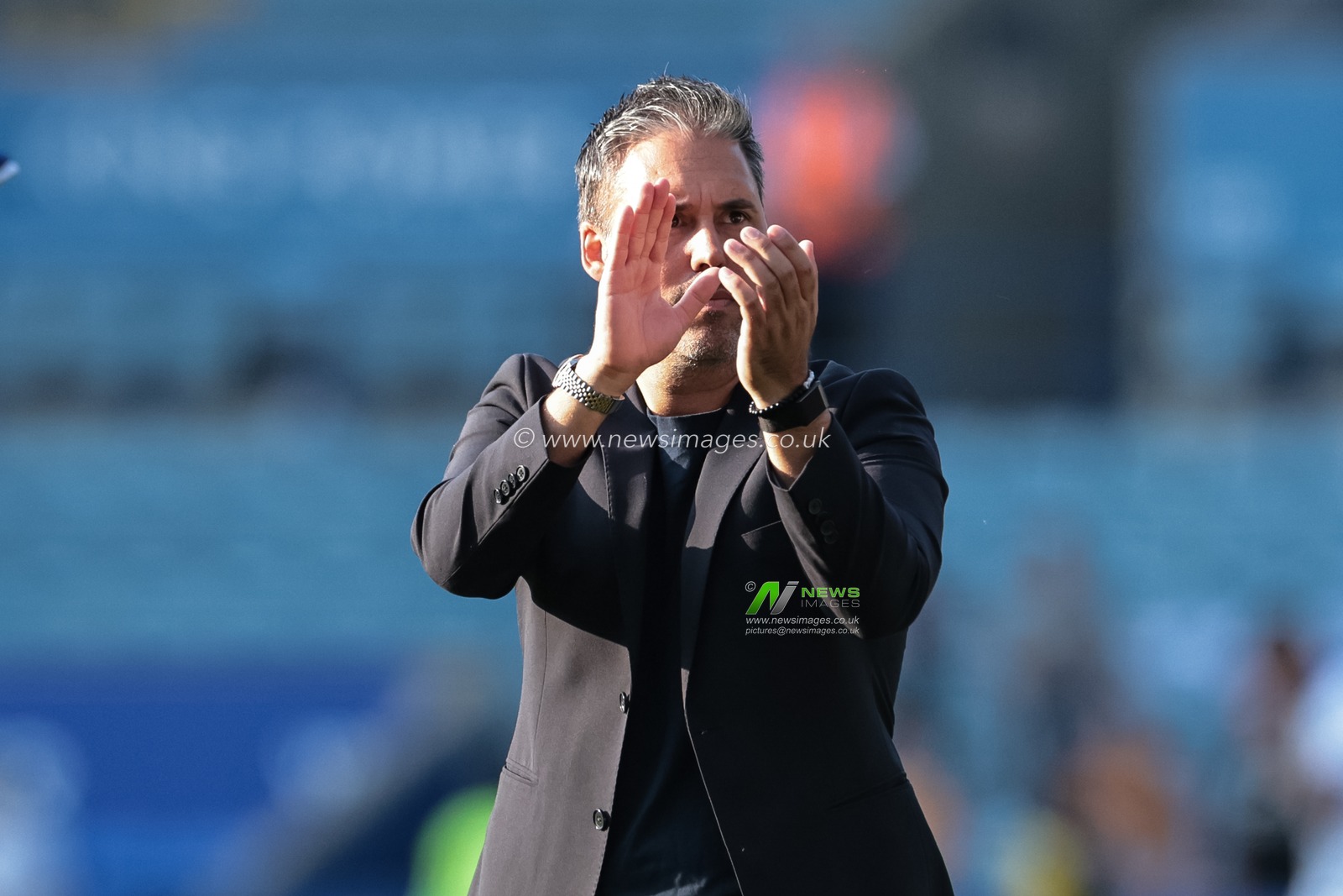 Marti Cifuentes manager of Leicester City applauds the fans after the final whistle during the Sky Bet Championship match Leicester City vs Sheffield Wednesday at King Power Stadium, Leicester, United Kingdom, 10th August 2025

(Photo by Mark Cosgrove/News Images)