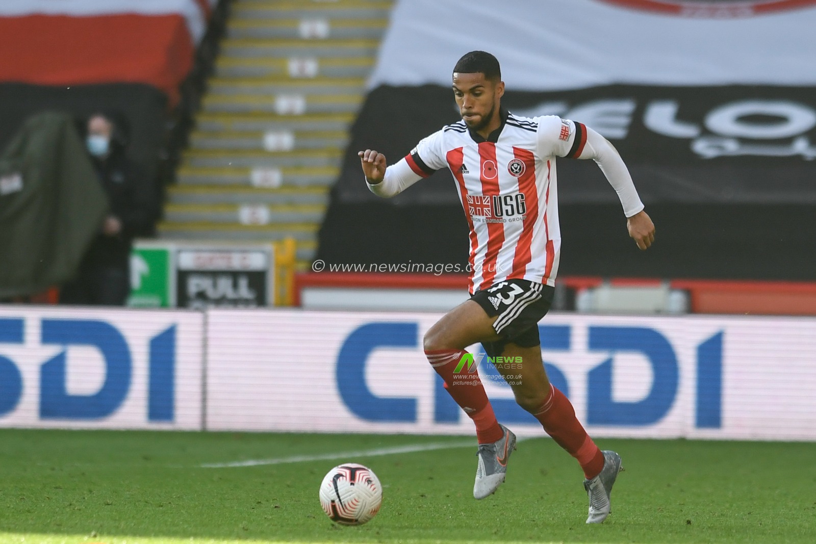 Max Lowe (13) of Sheffield United runs forward with the ball