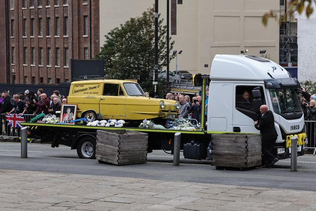Rickys Trotter’s Independent Traders car arrives front of precession during Ricky Hatton' Funeral at Manchester Cathedral, Manchester, United Kingdom, 10th October 2025

(Photo by Mark Cosgrove/News Images)