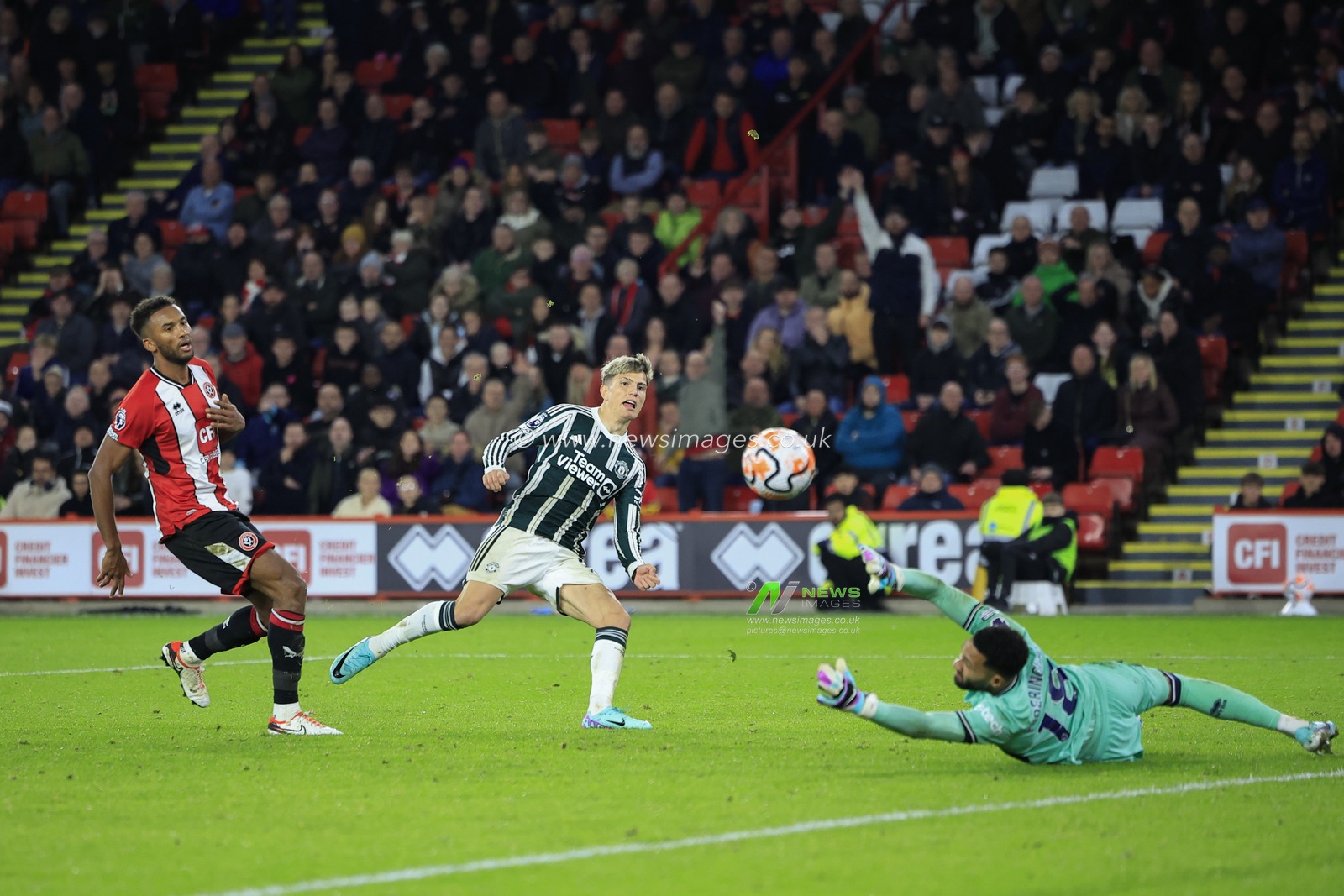 Alejandro Garnacho #17 of Manchester United  hits his shot wide of the post during the Premier League match Sheffield United vs Manchester United at Bramall Lane, Sheffield, United Kingdom, 21st October 2023

(Photo by Conor Molloy/News Images)