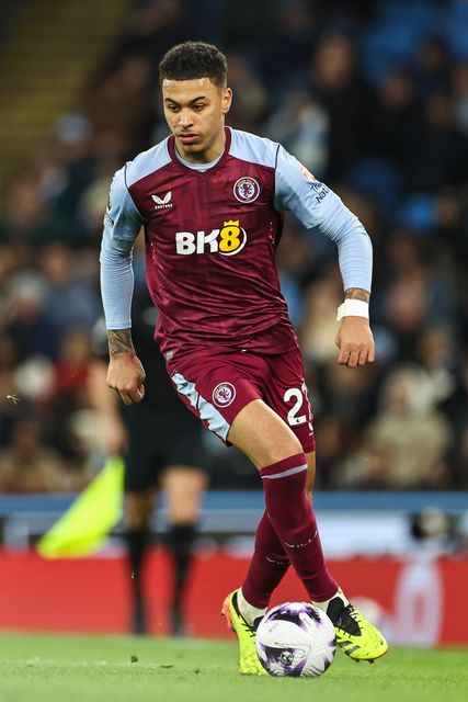 Morgan Rogers of Aston Villa makes a break with the ball during the Premier League match Manchester City vs Aston Villa at Etihad Stadium, Manchester, United Kingdom, 3rd April 2024

(Photo by Mark Cosgrove/News Images)