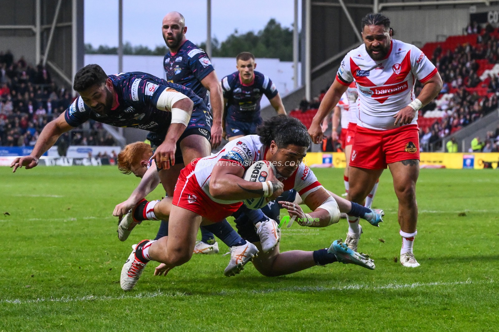 Sione Mataâ€™utia of St. Helens goes over for a try during the Betfred Super League Round 12 match St Helens vs Leeds Rhinos at Totally Wicked Stadium, St Helens, United Kingdom, 24th May 2024

(Photo by Craig Thomas/News Images)