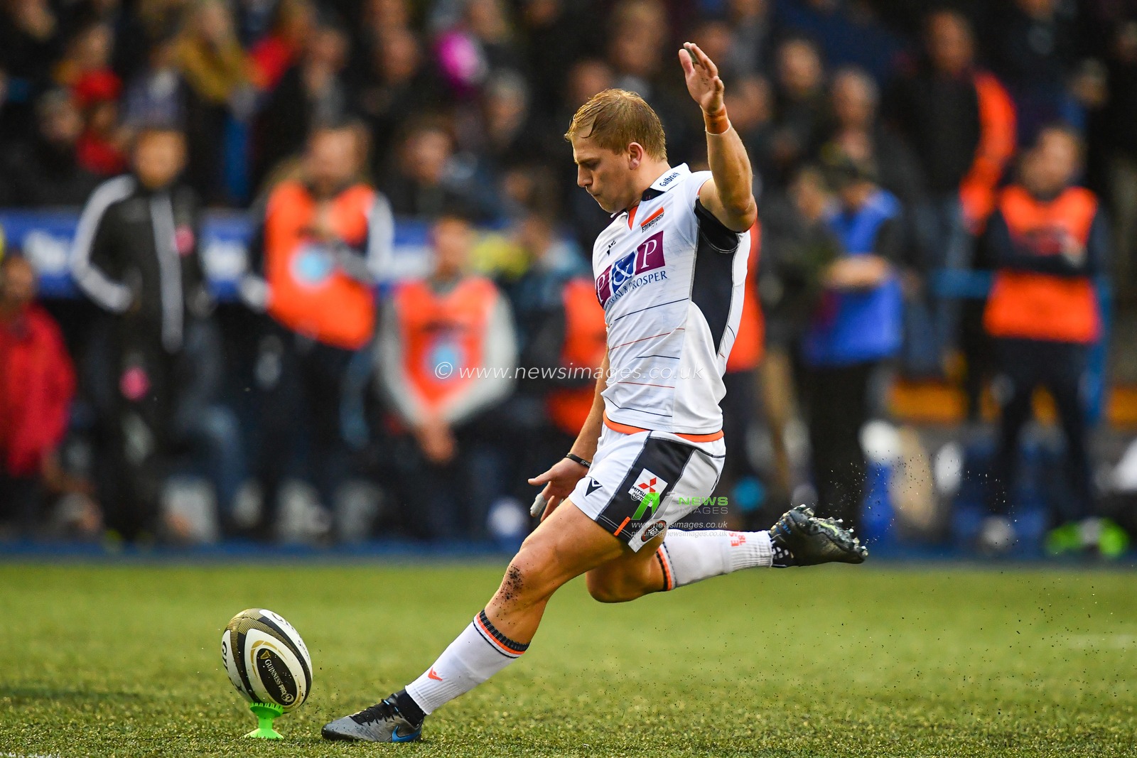 5th October 2019, Cardiff Arms Park, Cardiff, Wales; Guinness PRO14, Cardiff Blues v Edinburgh Rugby : Jaco van der Walt of Edinburgh Rugby kicks a penalty

Credit: Craig Thomas/News Images
