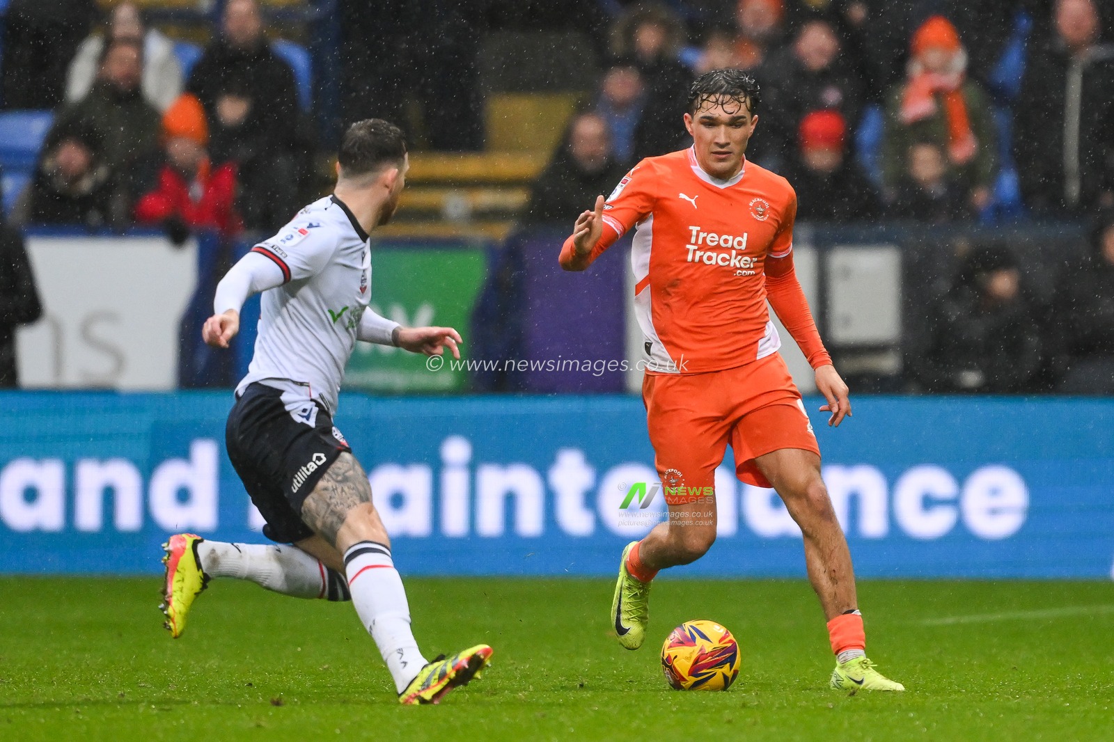 Kyle Joseph of Blackpool makes a break with the ball during the Sky Bet League 1 match Bolton Wanderers vs Blackpool at Toughsheet Community Stadium, Bolton, United Kingdom, 23rd November 2024

(Photo by Craig Thomas/News Images)