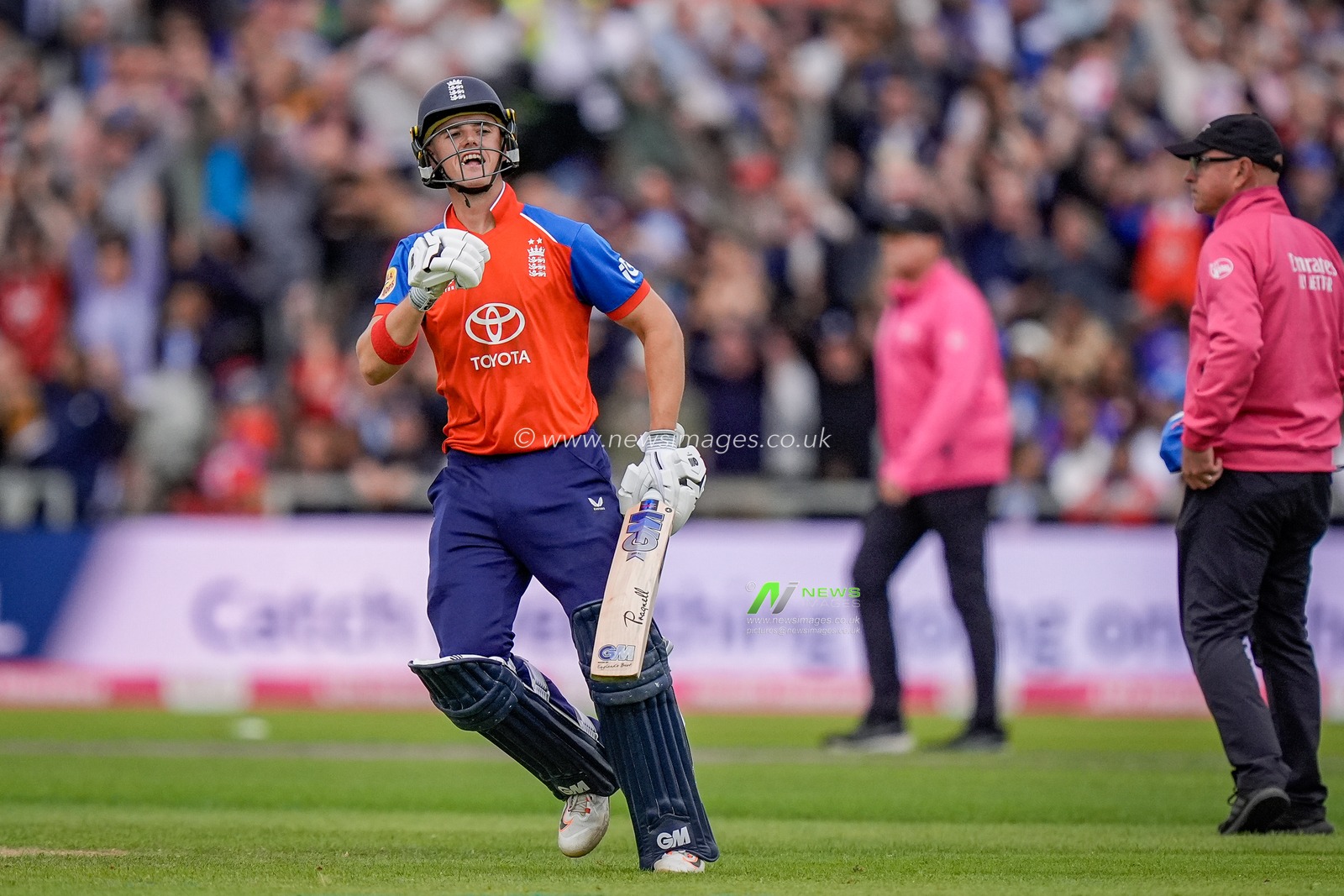 Jacob Bethell of England celebrates the winning run during the Second Vitality T20 International match England vs India at Old Trafford, Manchester, United Kingdom on 04 July 2026

(Photo by Maynard Manyowa/News Images)