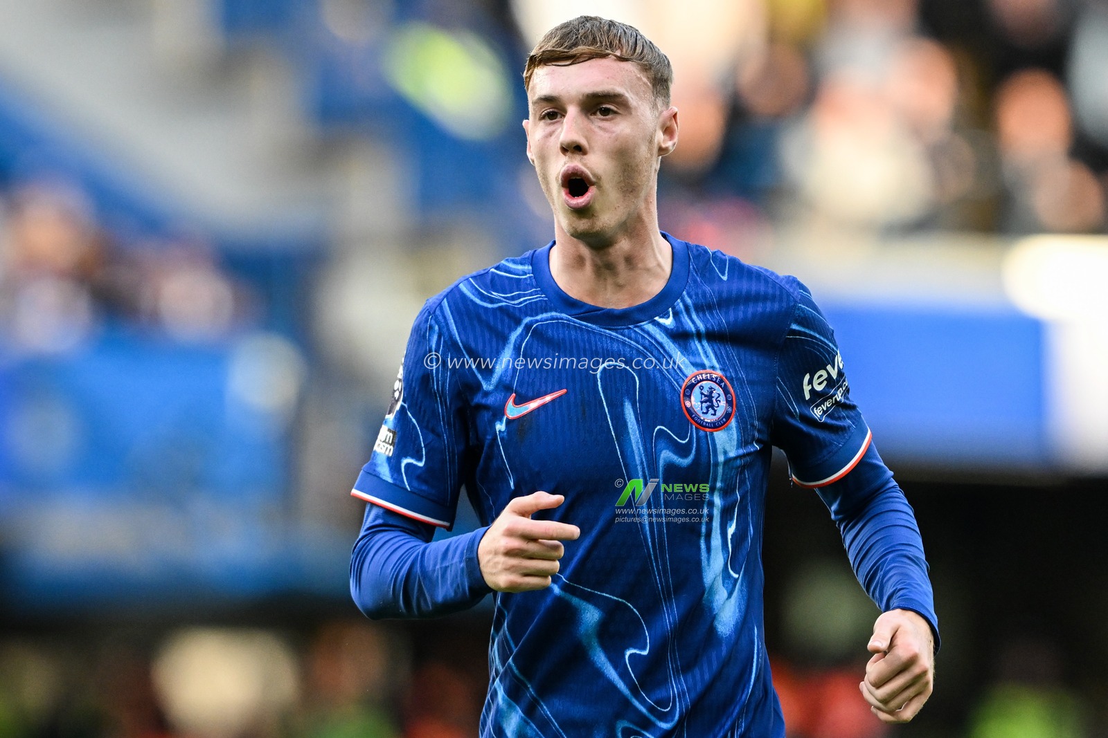 Cole Palmer of Chelsea gives his teammates instructions during the Premier League match Chelsea vs Newcastle United at Stamford Bridge, London, United Kingdom, 27th October 2024

(Photo by Cody Froggatt/News Images)