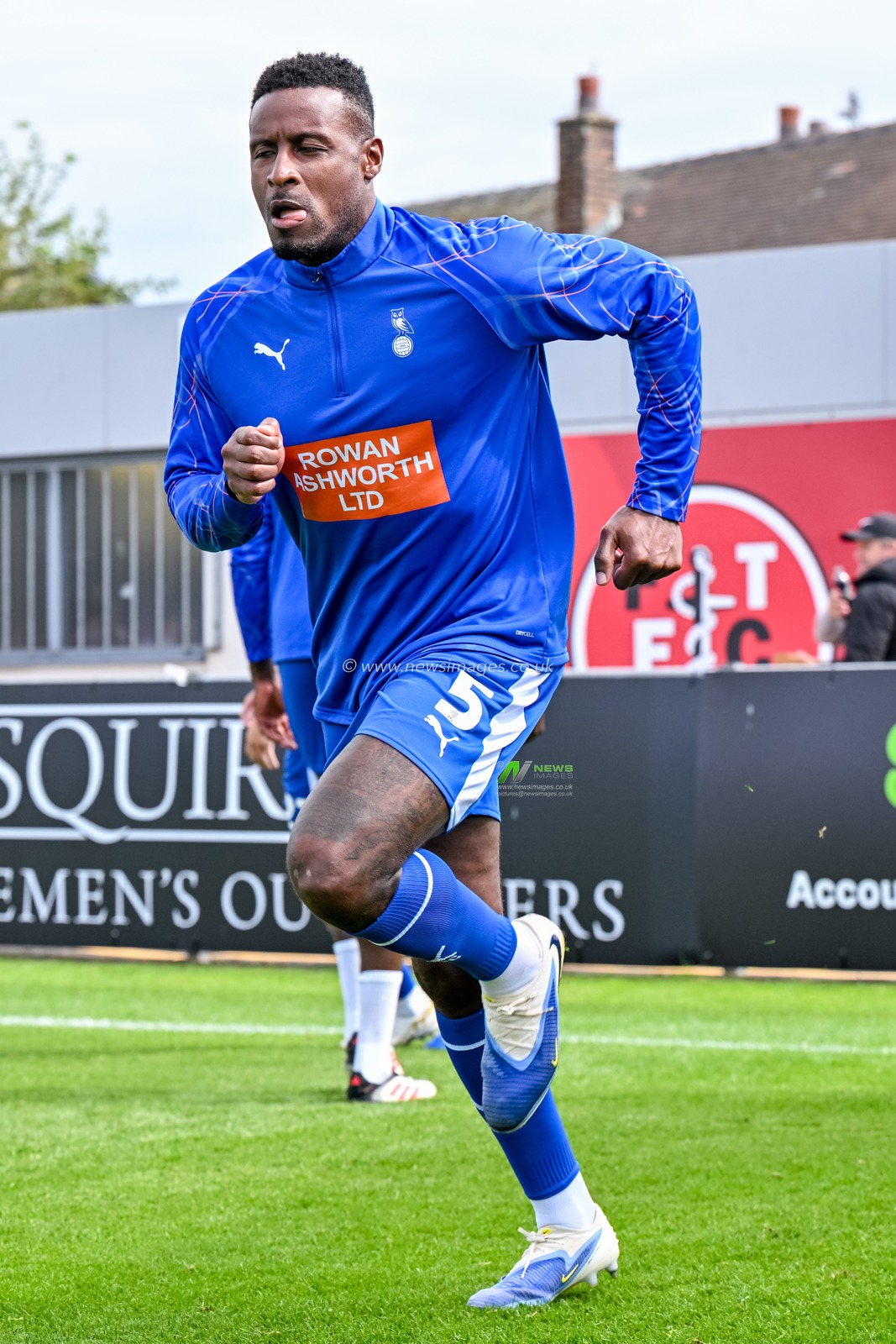 Donervon Daniels of Oldham Athletic warmimg up prior to the Sky Bet League 2 match Fleetwood Town vs Oldham Athletic at Highbury Stadium, Fleetwood, United Kingdom, 23rd August 2025

(Photo by Adam Gee/News Images)