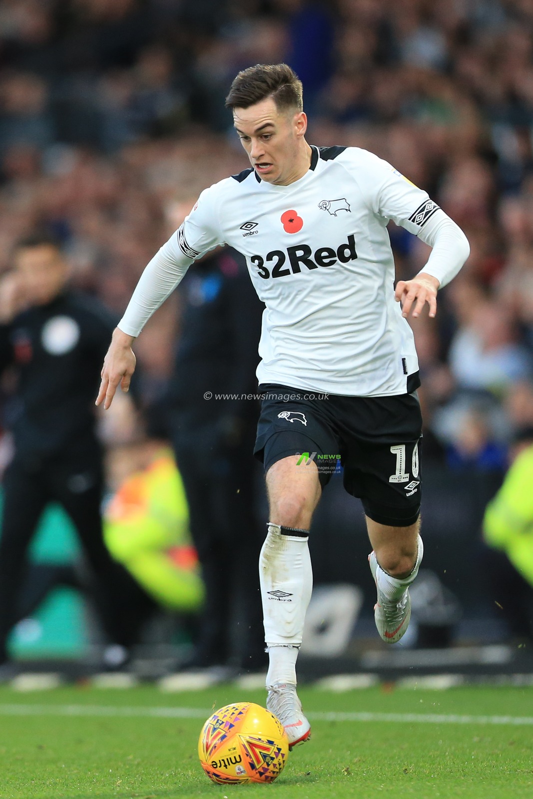 10th November 2018, Pride Park, Derby, England; Sky Bet Championship, Derby County v Aston Villa ; Tom Lawrence (10) of Derby with the ball 

Credit: Mark Cosgrove/News Images 

English Football League images are subject to DataCo Licence