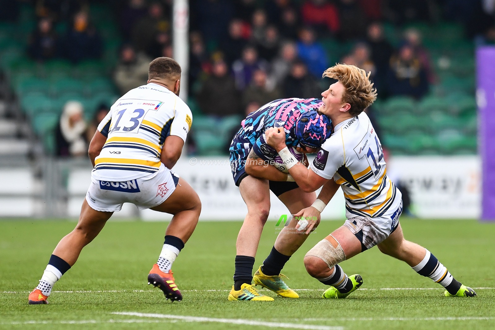 19th January 2019, Sixways Stadium, Worcester, England; European Challenge Cup, Worcester vs Stade Francais ; Alex Arrate of Stade Francais Paris is tackled by Tom Howe of Worcester Warriors


Credit: Craig Thomas/news Images