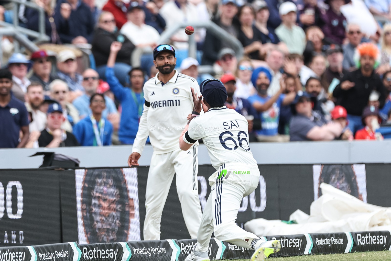 Ravindra Jadeja of India catches the ball off Jamie Smith of England mid air over the boundary line and flicks it into the hands of Sai Sudharsan of India to each him out during the 1st Rothesay Test Match, Day 3 England vs India at Headingley Cricket Ground, Leeds, United Kingdom, 22nd June 2025

(Photo by Mark Cosgrove/News Images)