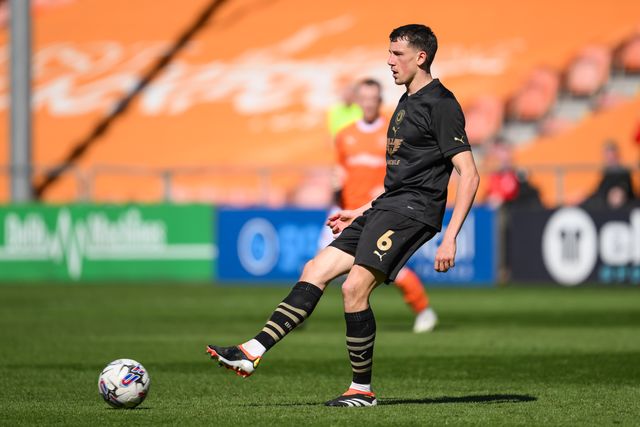 MaÃ«l de Gevigney of Barnsley in action during the Sky Bet League 1 match Blackpool vs Barnsley at Bloomfield Road, Blackpool, United Kingdom, 20th April 2024

(Photo by Craig Thomas/News Images)